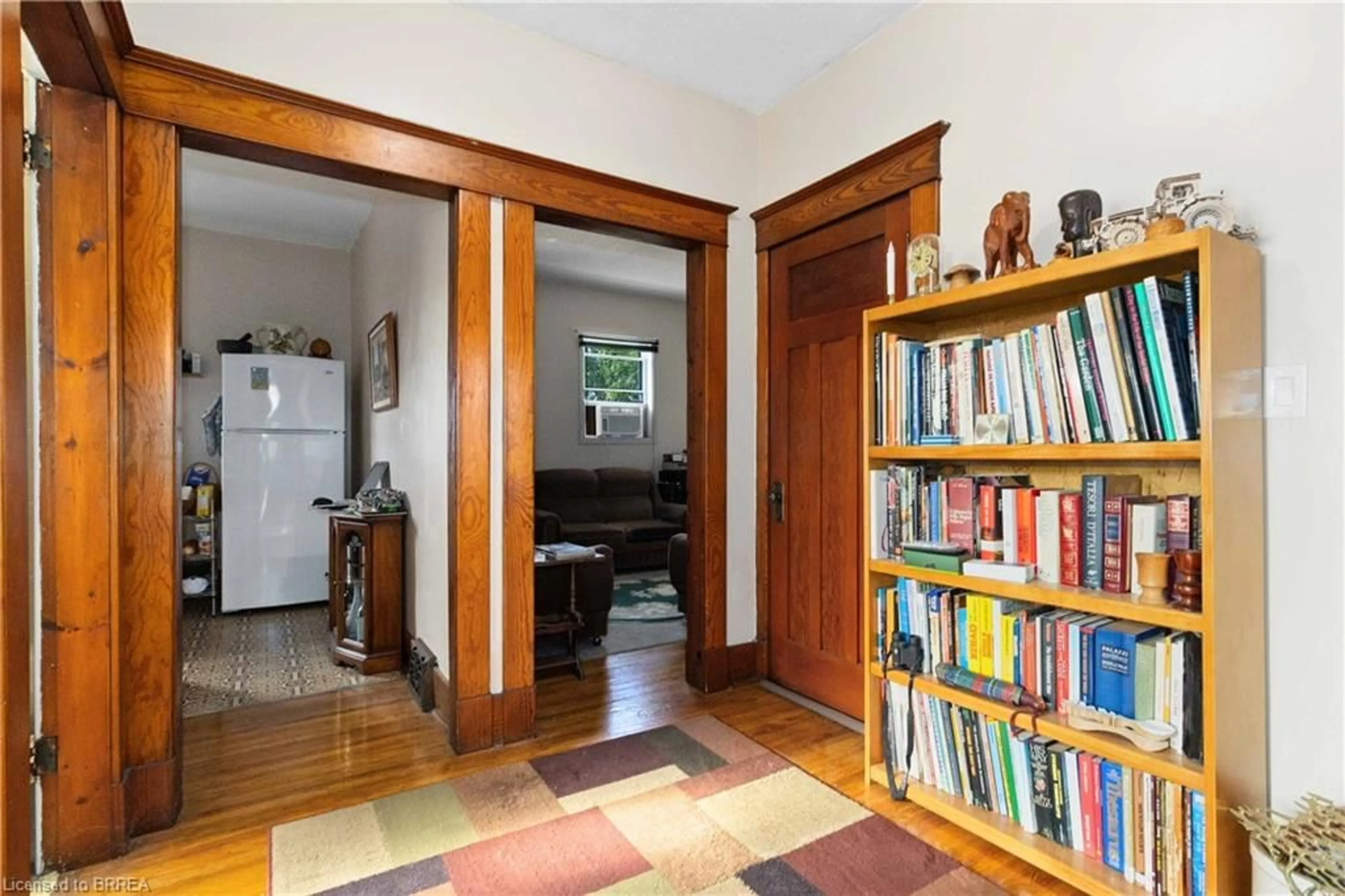 Indoor foyer for 116 Terrace Hill St, Brantford Ontario N3R 1G3