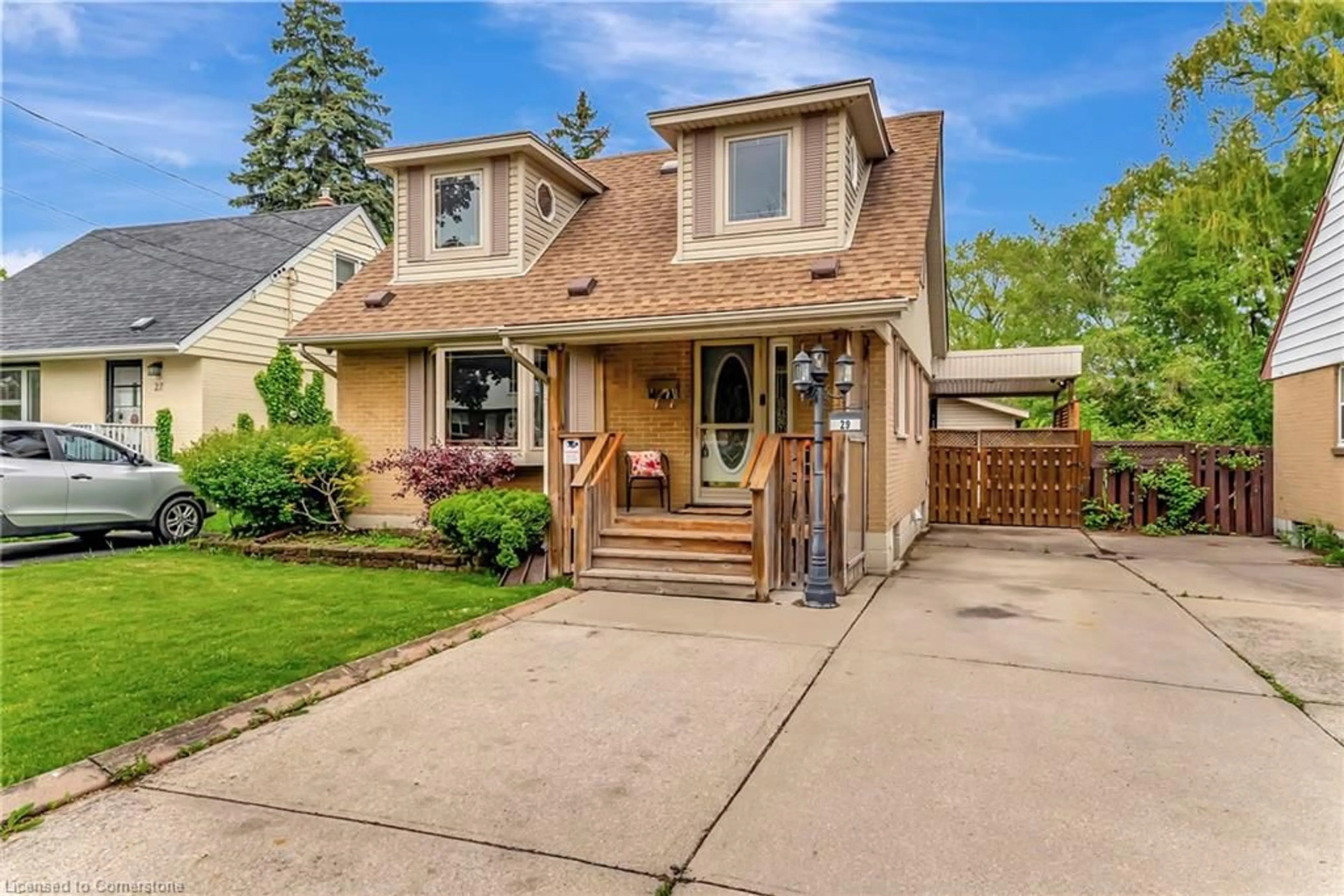 Home with vinyl exterior material, street for 29 Sumach St, Hamilton Ontario L8H 6P7