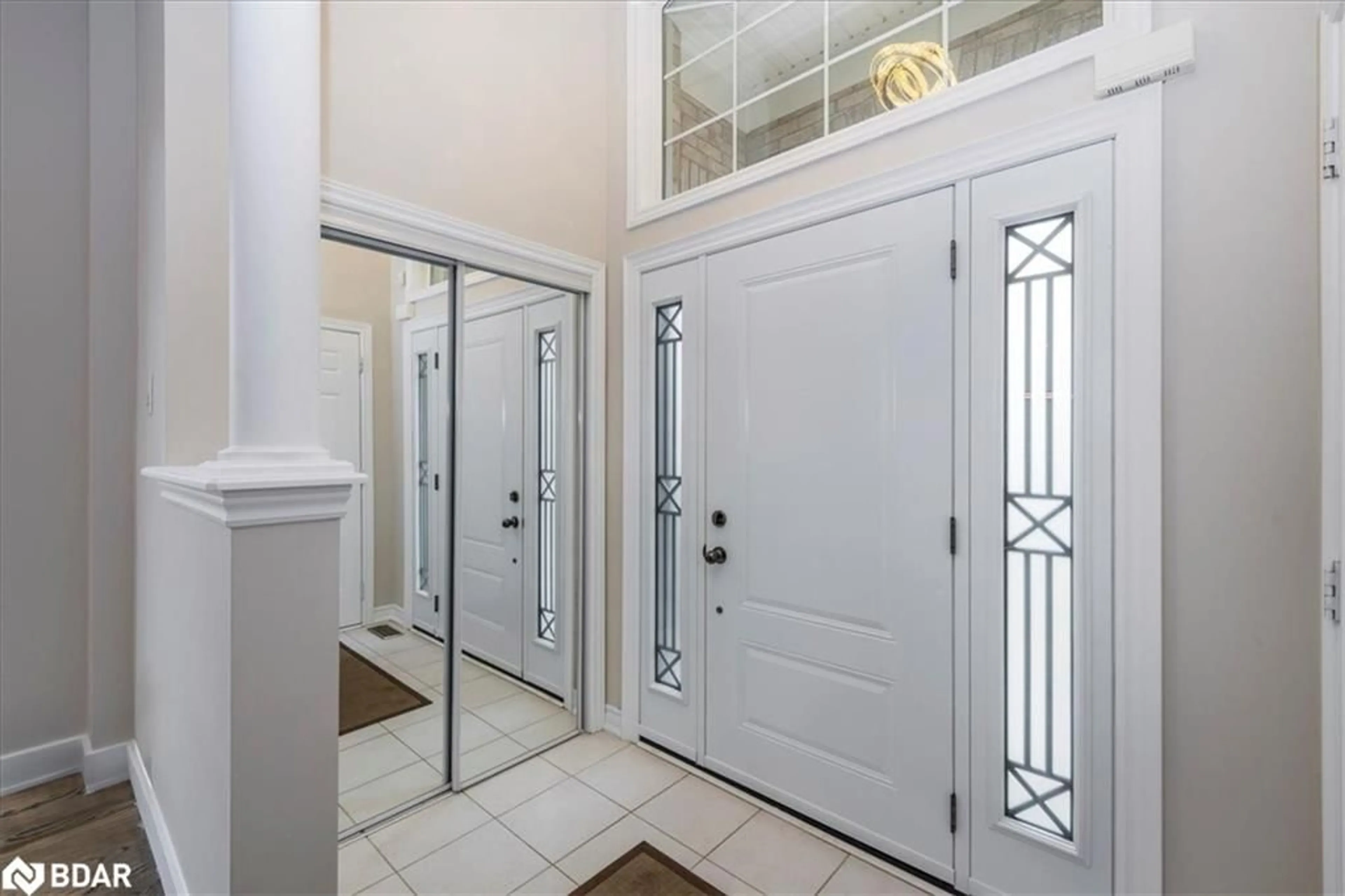 Indoor entryway for 1300 Hunter Street St, Innisfil Ontario L9S 0H1
