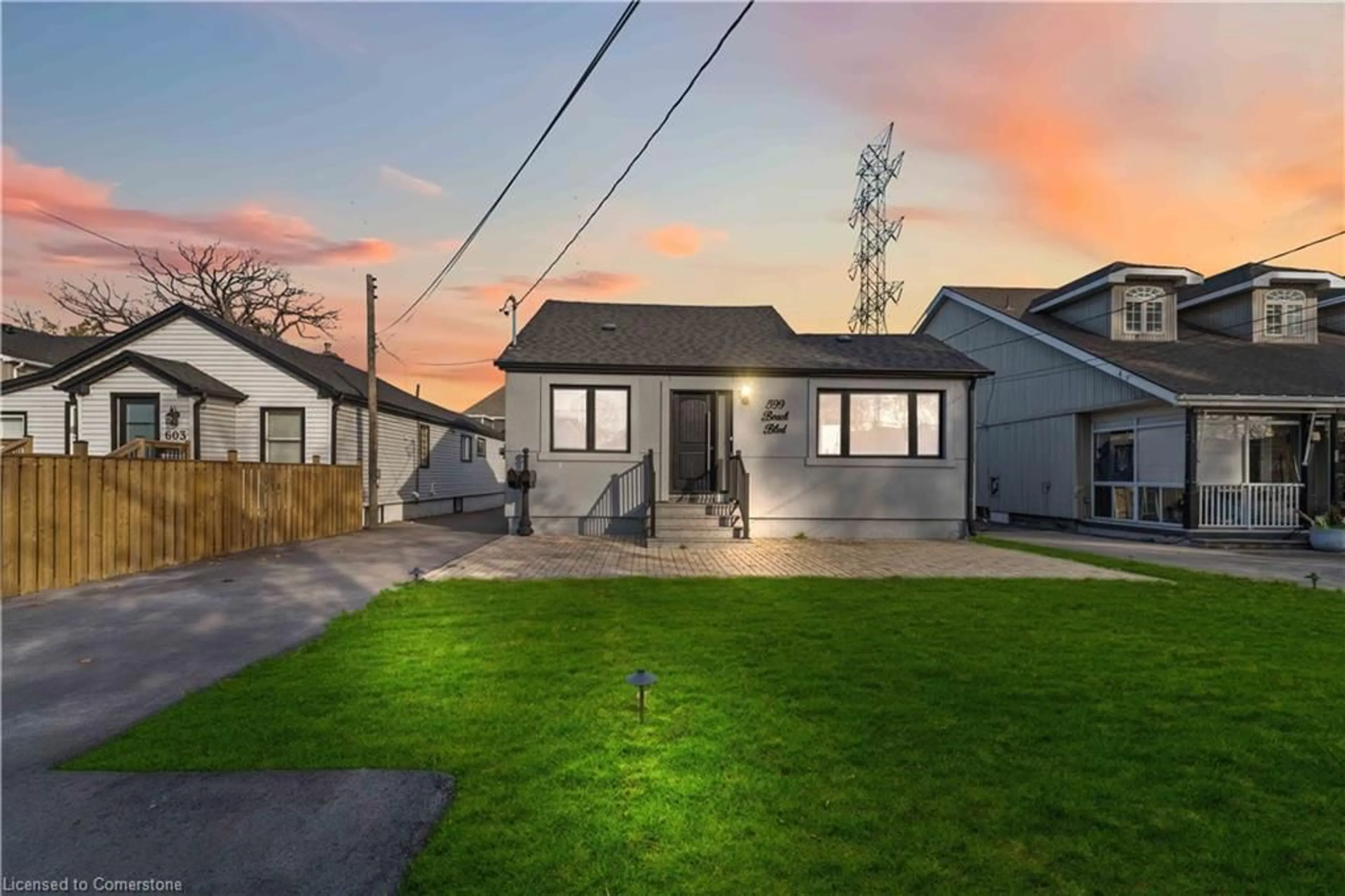 A pic from outside/outdoor area/front of a property/back of a property/a pic from drone, street for 599 Beach Blvd, Hamilton Ontario L8H 6X8