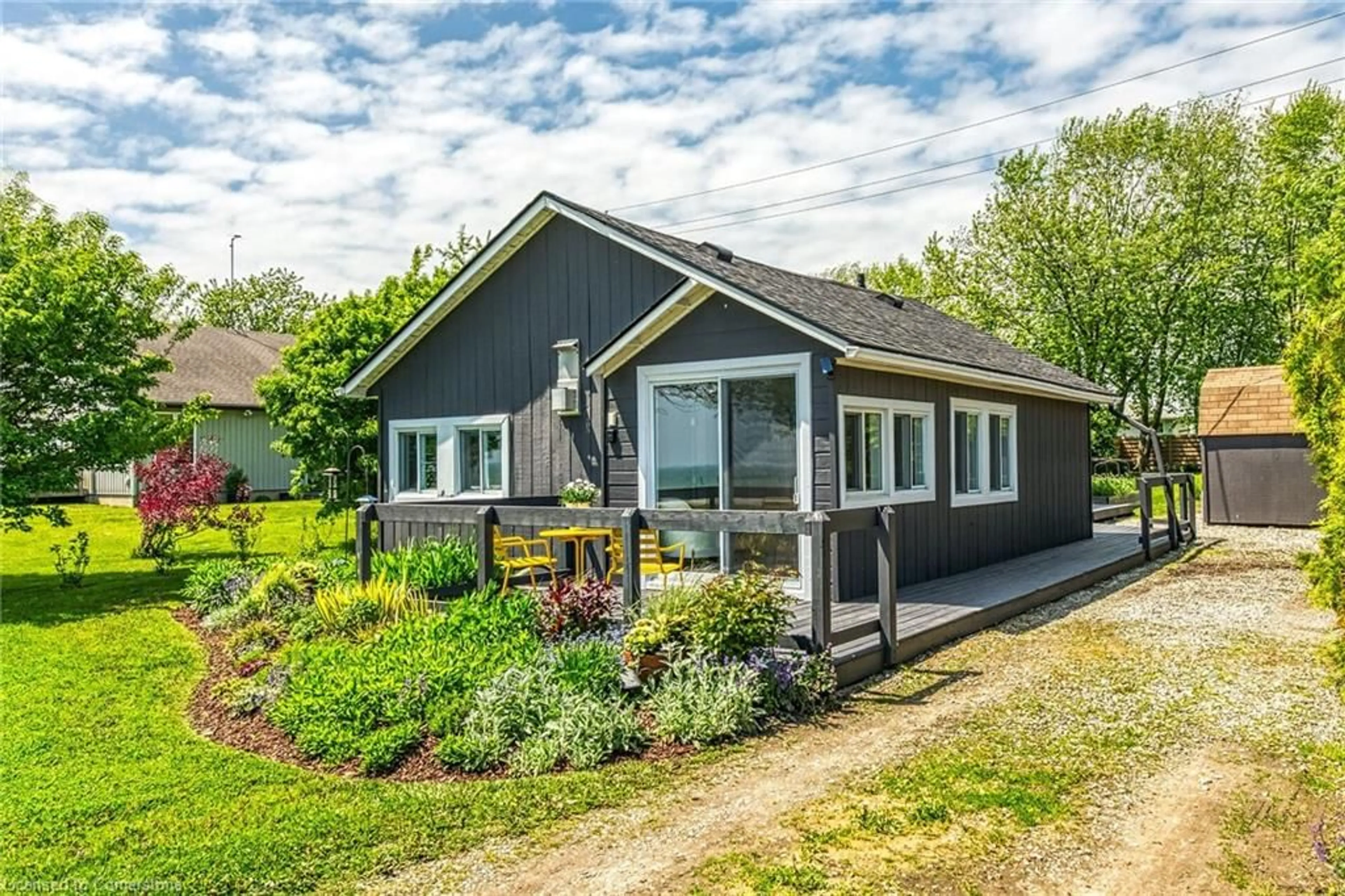 Home with vinyl exterior material, street for 39 Blue Water Pky, Selkirk Ontario N0A 1P0