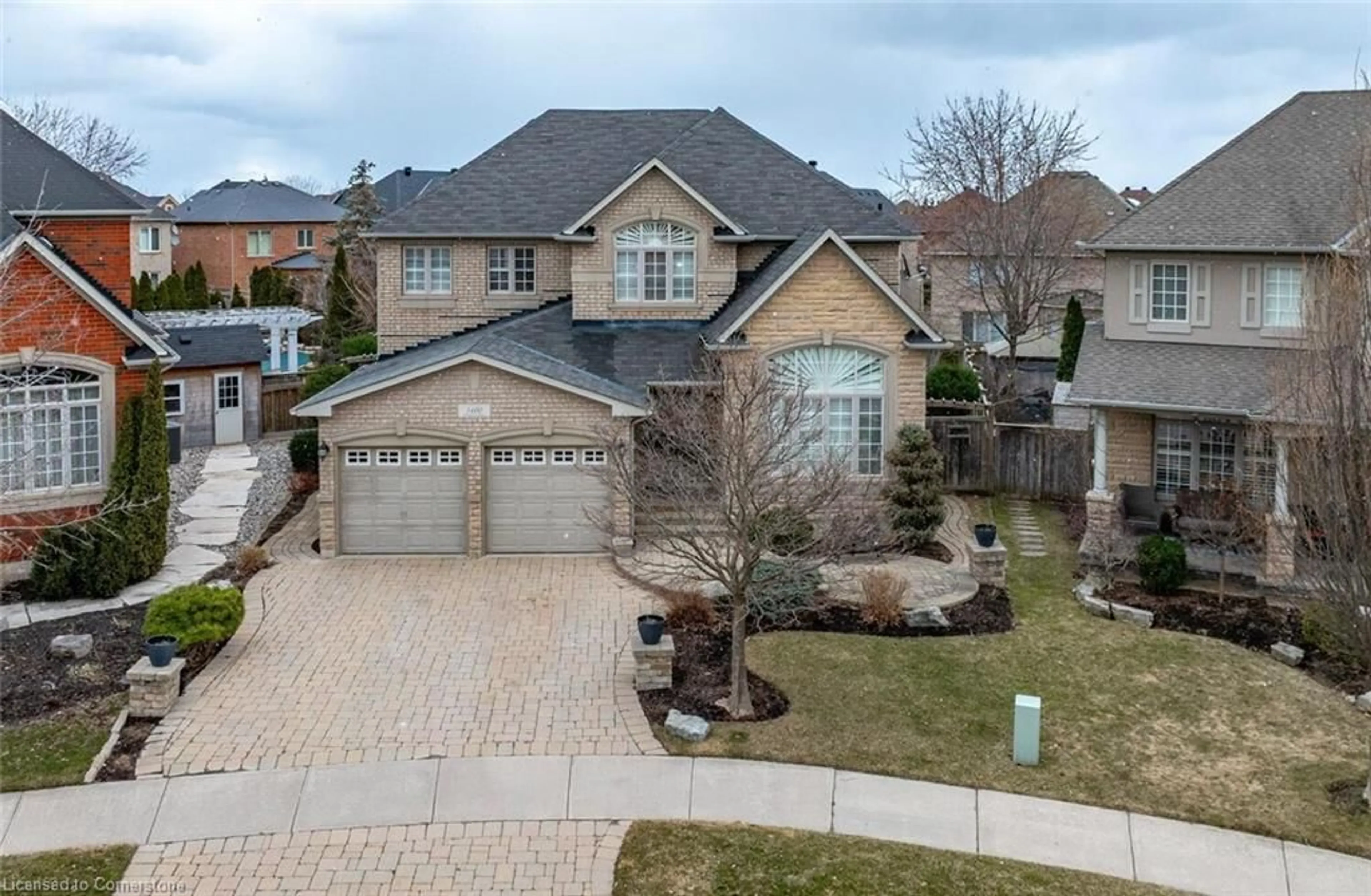 A pic from outside/outdoor area/front of a property/back of a property/a pic from drone, street for 1400 Ferncrest Rd, Oakville Ontario L6H 7W2