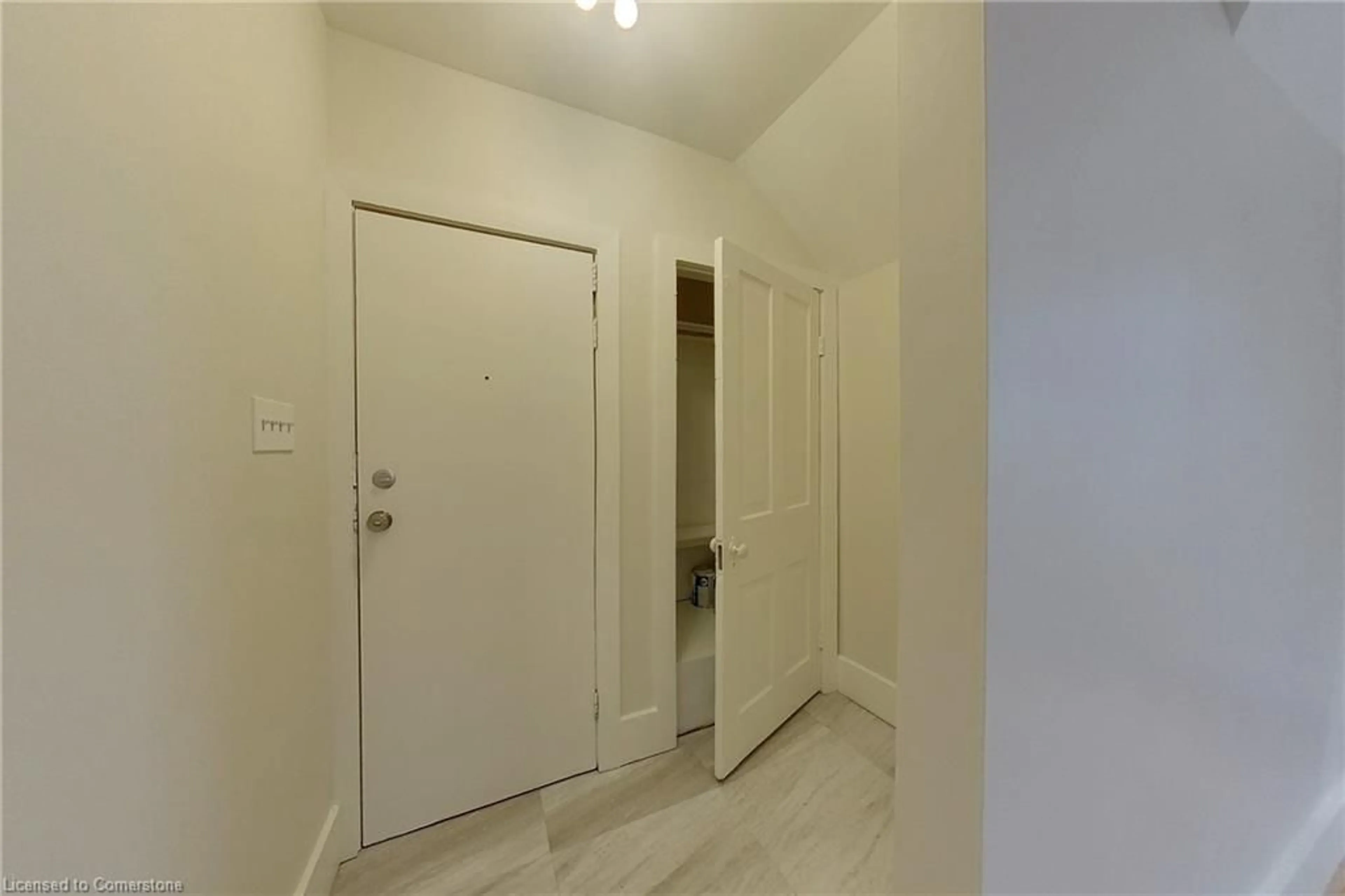 Unknown for 162 Church St, Kitchener Ontario N2G 2S6