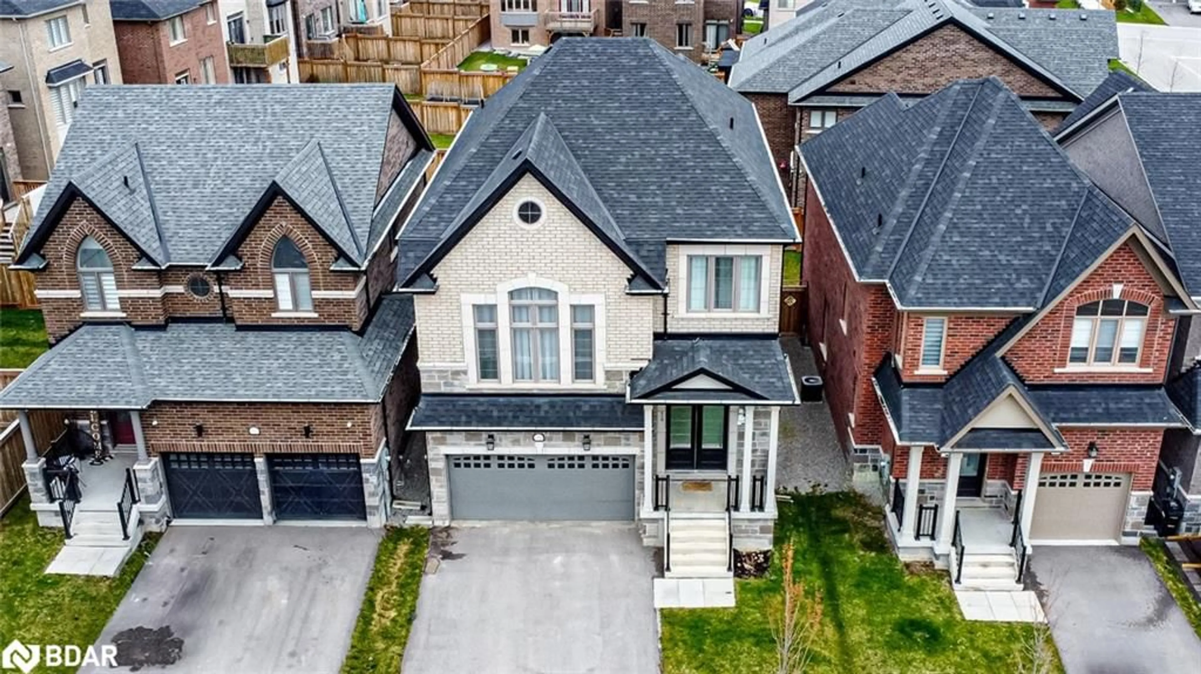 A pic from outside/outdoor area/front of a property/back of a property/a pic from drone, street for 1408 Blackmore St, Innisfil Ontario L9S 0P2