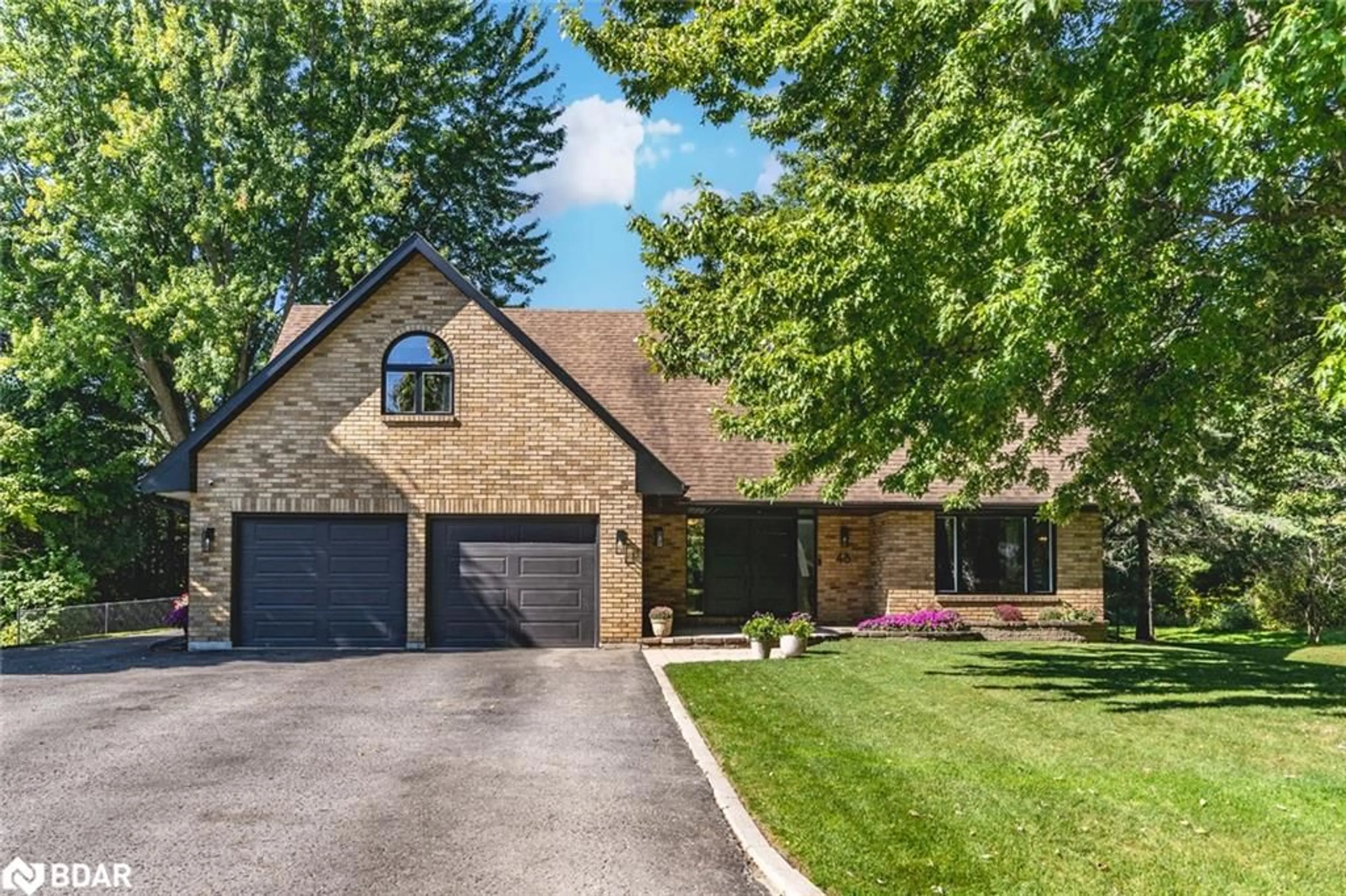 Home with brick exterior material, street for 48 Lawrence Ave, Minesing Ontario L9X 0C6