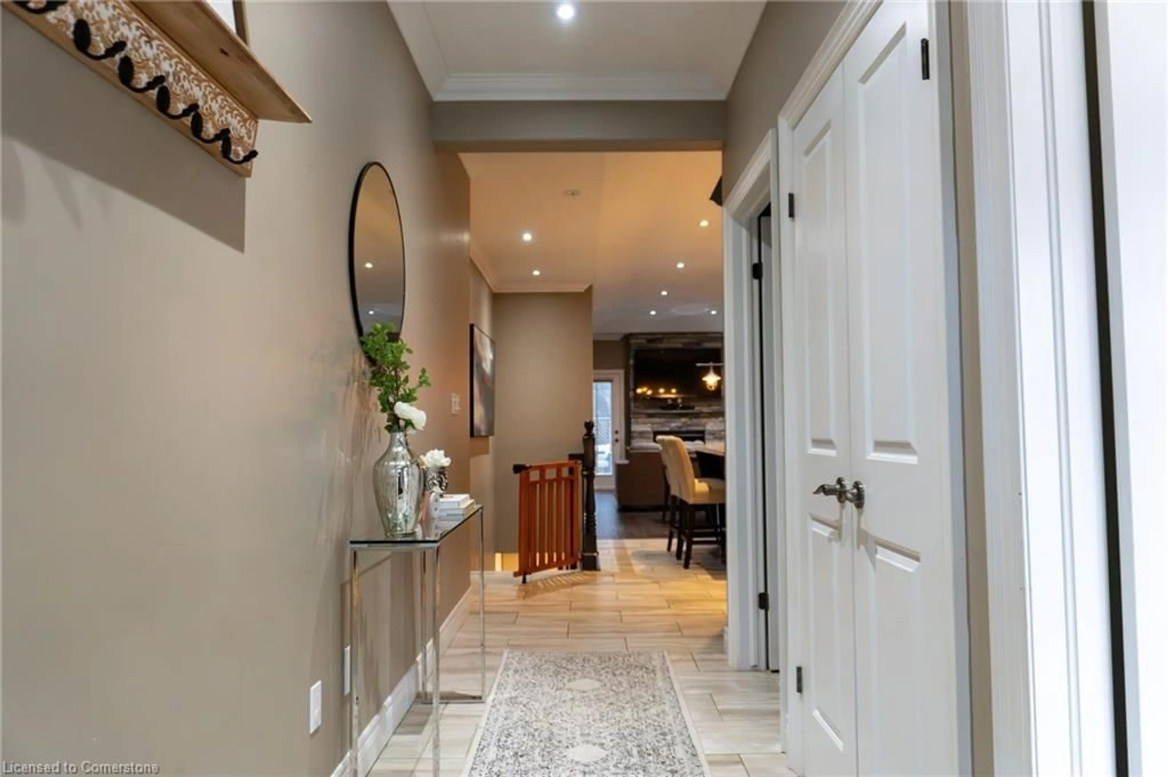 Indoor entryway for 40 Banks St, Brantford Ontario N3T 0H7