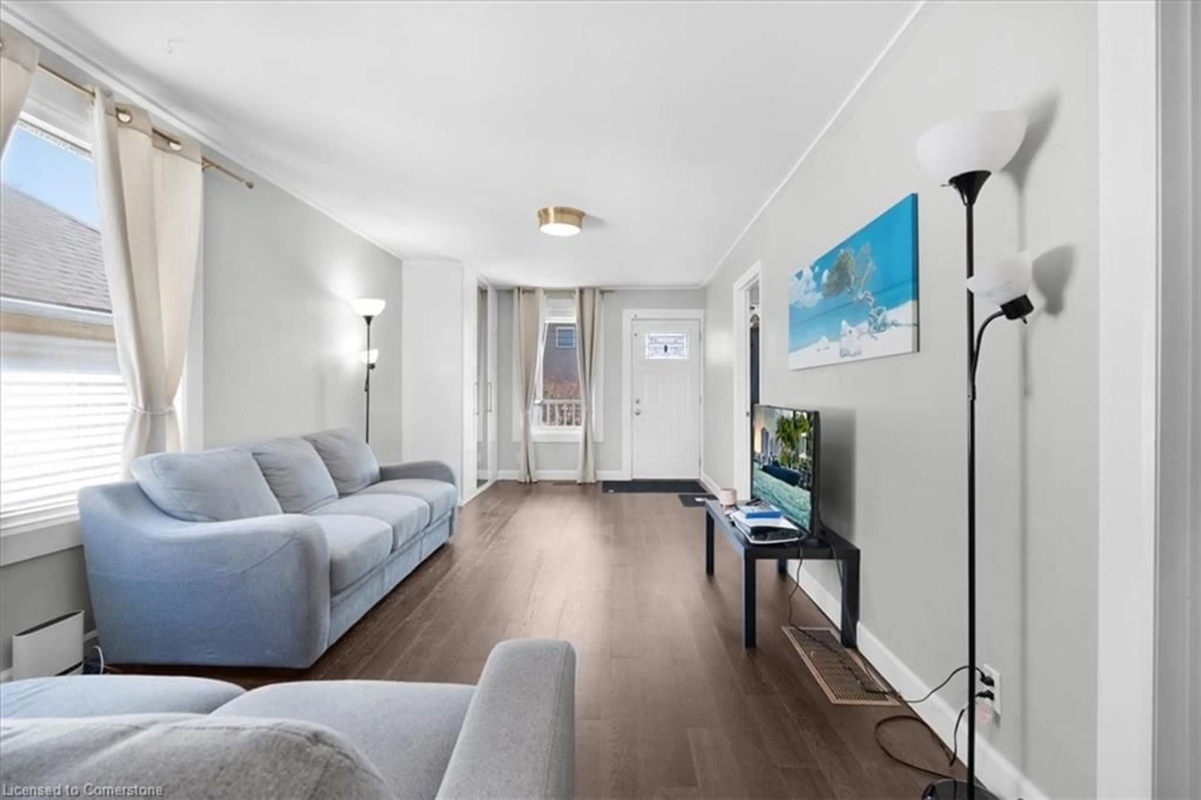Living room with furniture, unknown for 86 East 19th St, Hamilton Ontario L9A 4S1