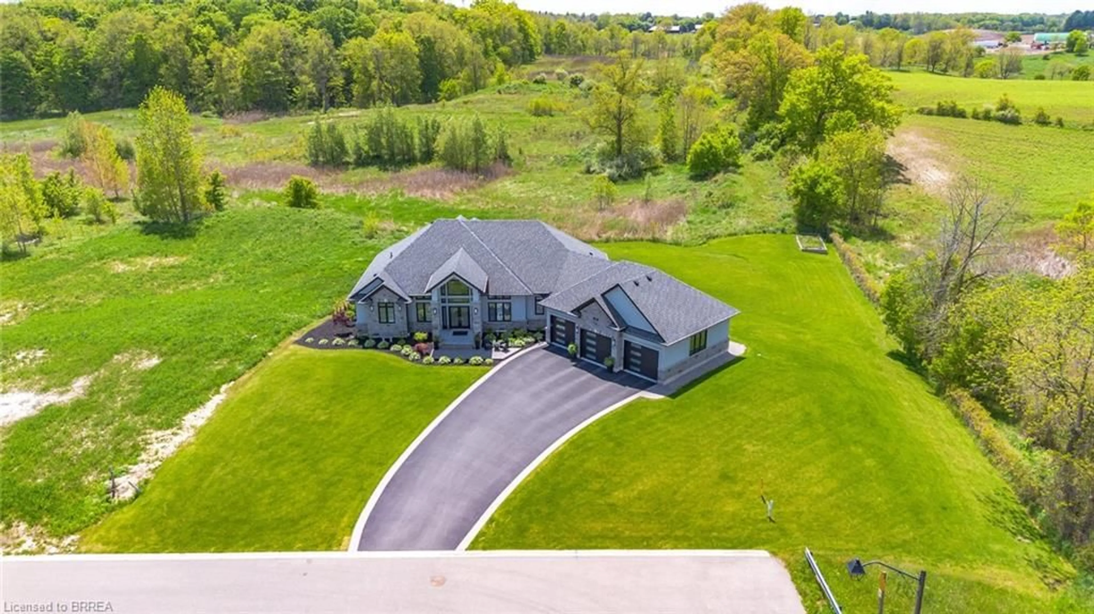 A pic from outside/outdoor area/front of a property/back of a property/a pic from drone, unknown for 41 Ruijs Blvd, Brantford Ontario N3T 0E1