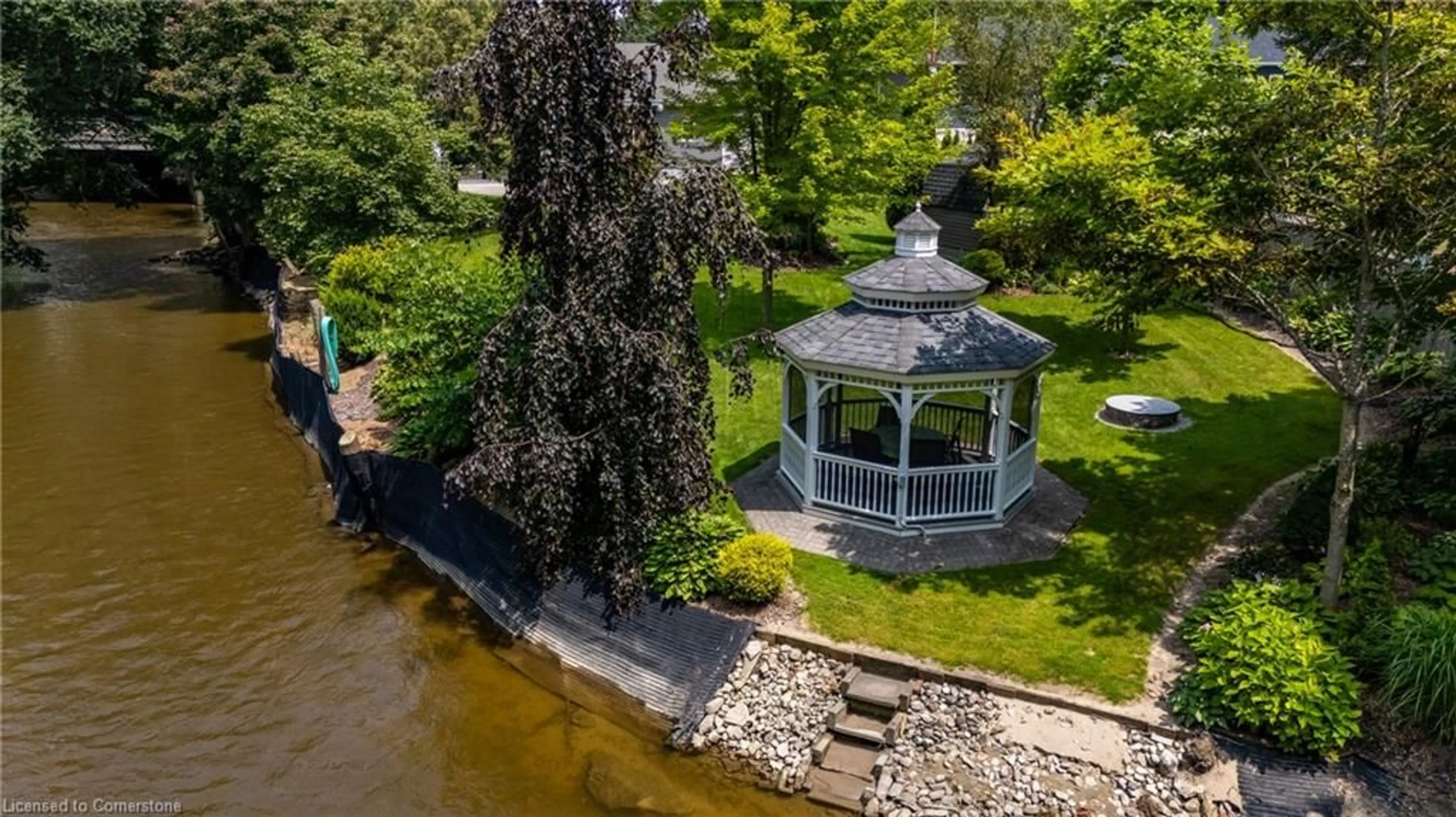 A pic from outside/outdoor area/front of a property/back of a property/a pic from drone, water/lake/river/ocean view for 362 William St, Delhi Ontario N4B 2X3
