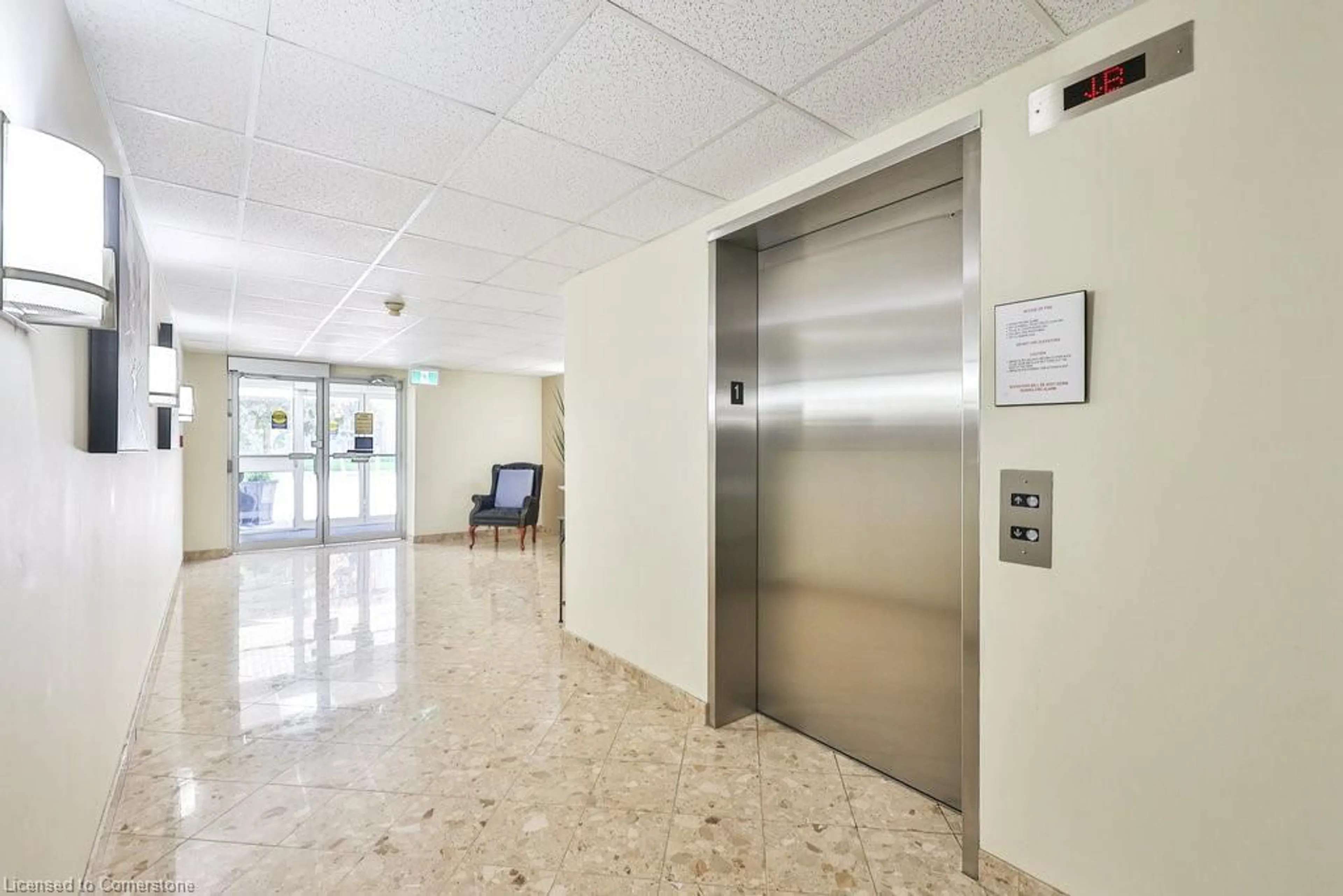 Indoor foyer for 216 Plains Rd #F408, Burlington Ontario L7T 4M3