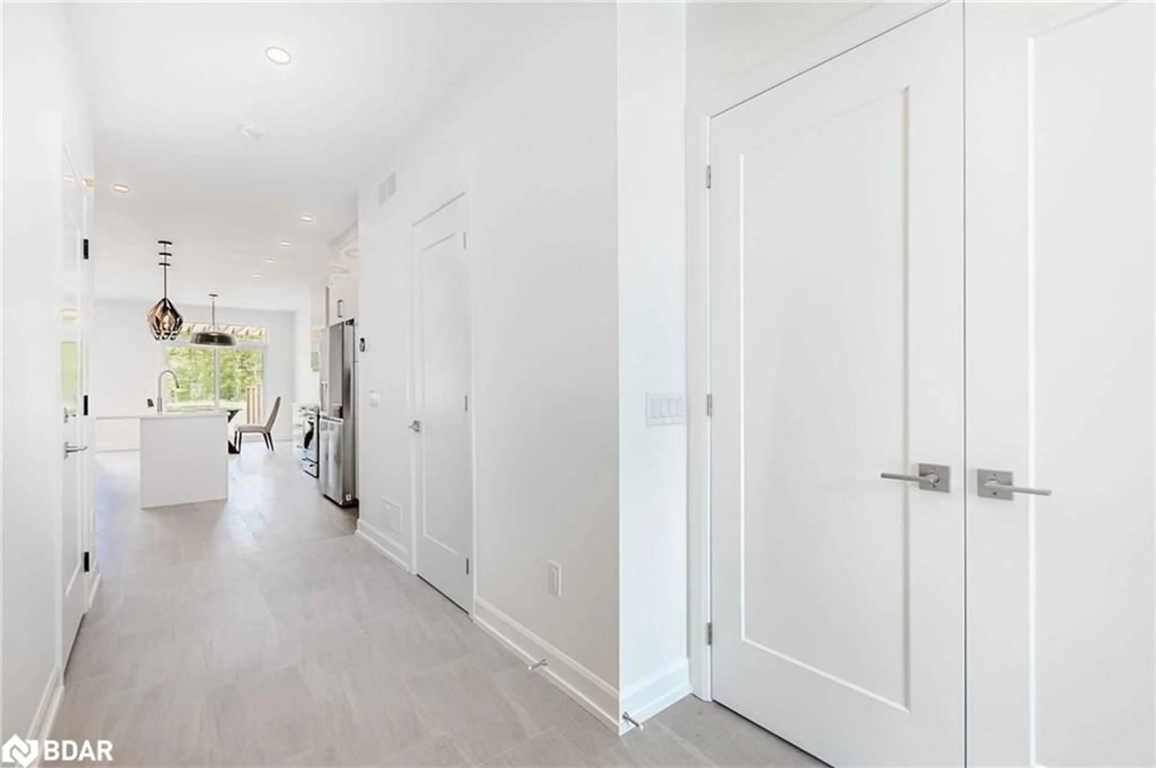 Indoor entryway for 7214 Parsa Street, Niagara Falls Ontario L2H 3T1