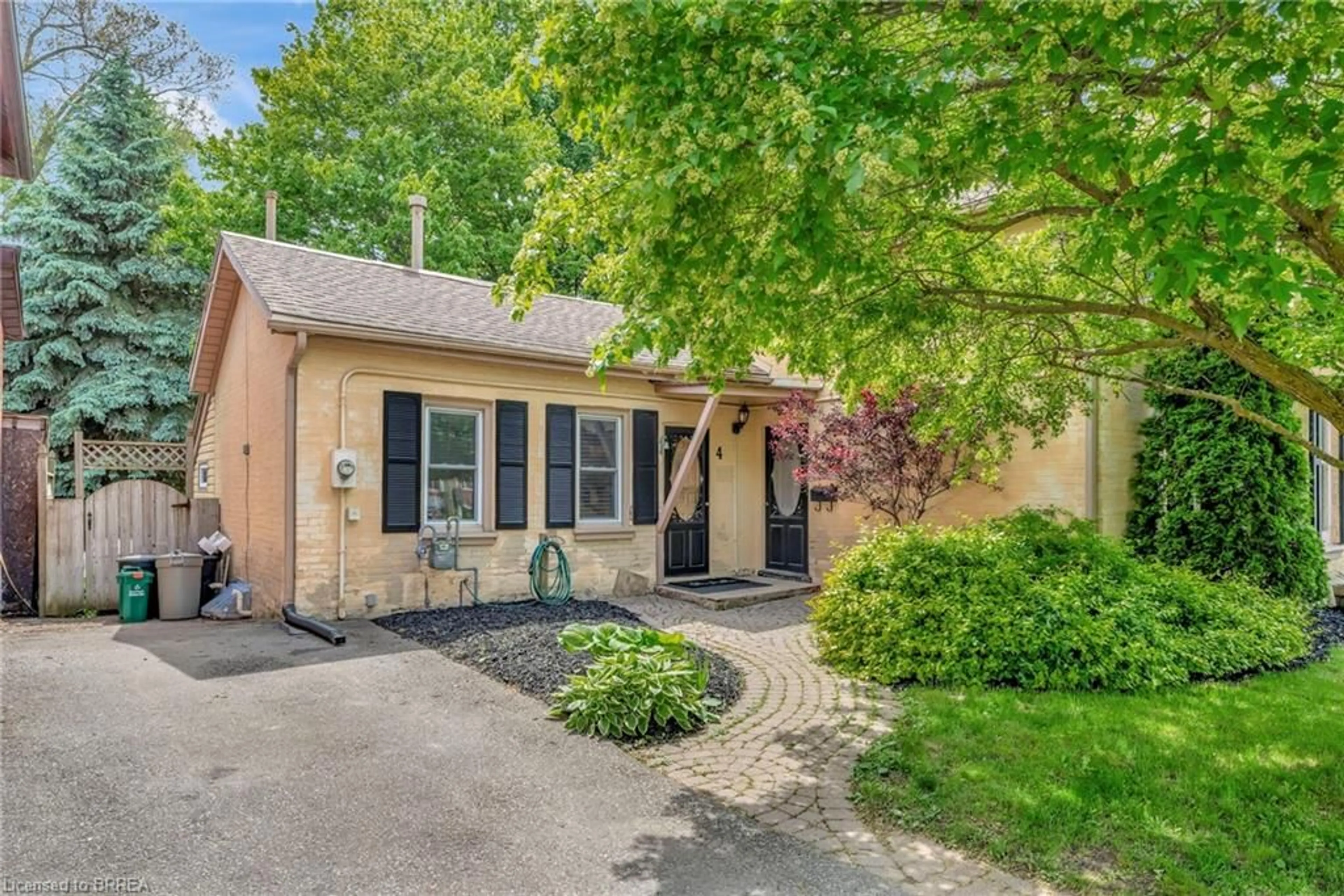 Patio, street for 4 Palmerston Ave, Brantford Ontario N3T 4K9