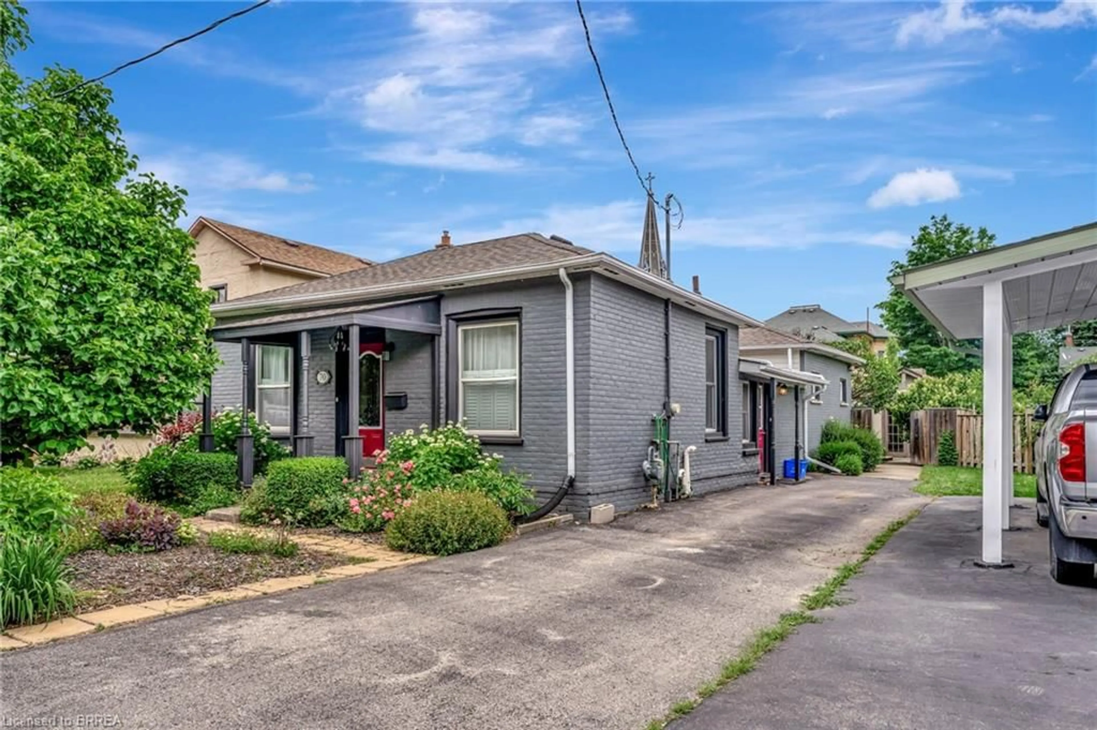 A pic from outside/outdoor area/front of a property/back of a property/a pic from drone, street for 70 Dumfries St, Paris Ontario N3L 2E4