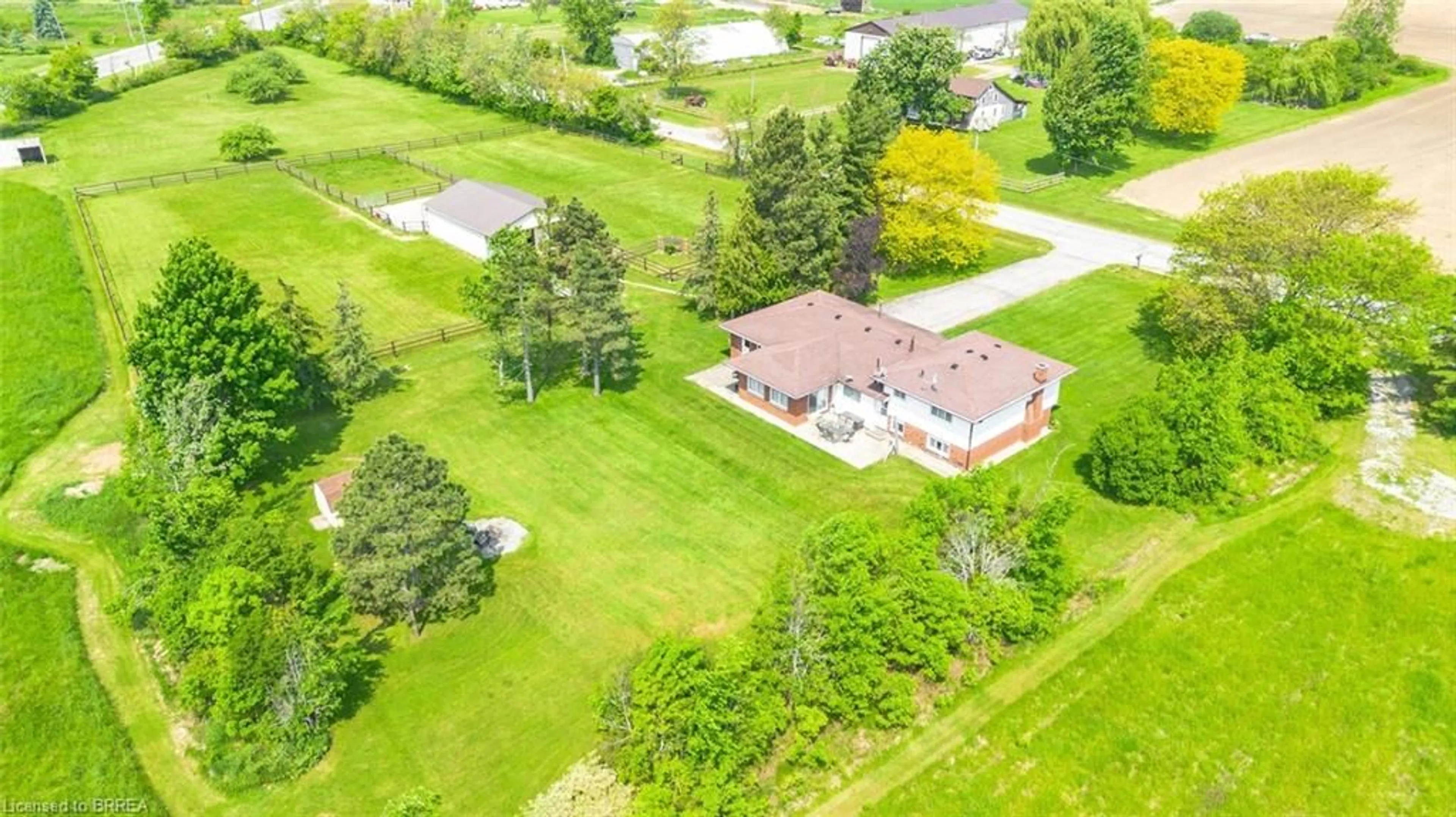 A pic from outside/outdoor area/front of a property/back of a property/a pic from drone, unknown for 32 Irish Line, Cayuga Ontario N0A 1E0