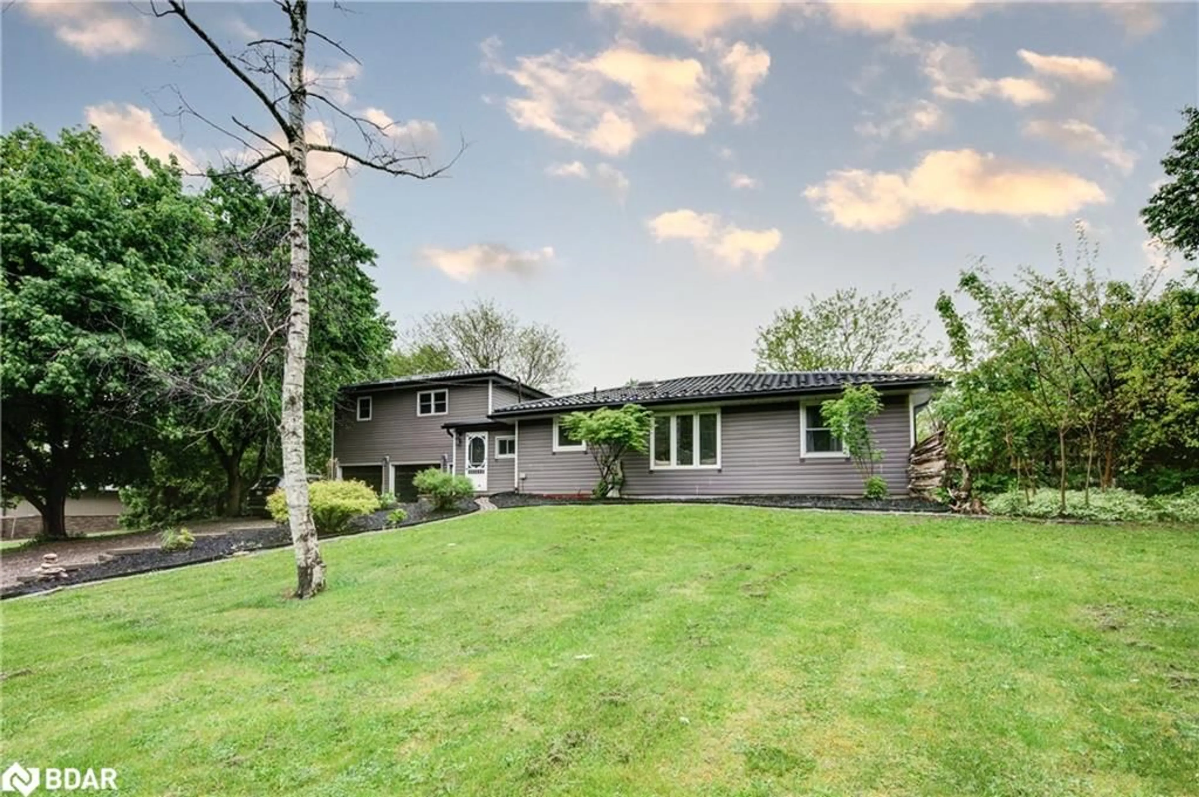 A pic from outside/outdoor area/front of a property/back of a property/a pic from drone, unknown for 403137 Robinson Rd, Ingersoll Ontario N5C 3J7