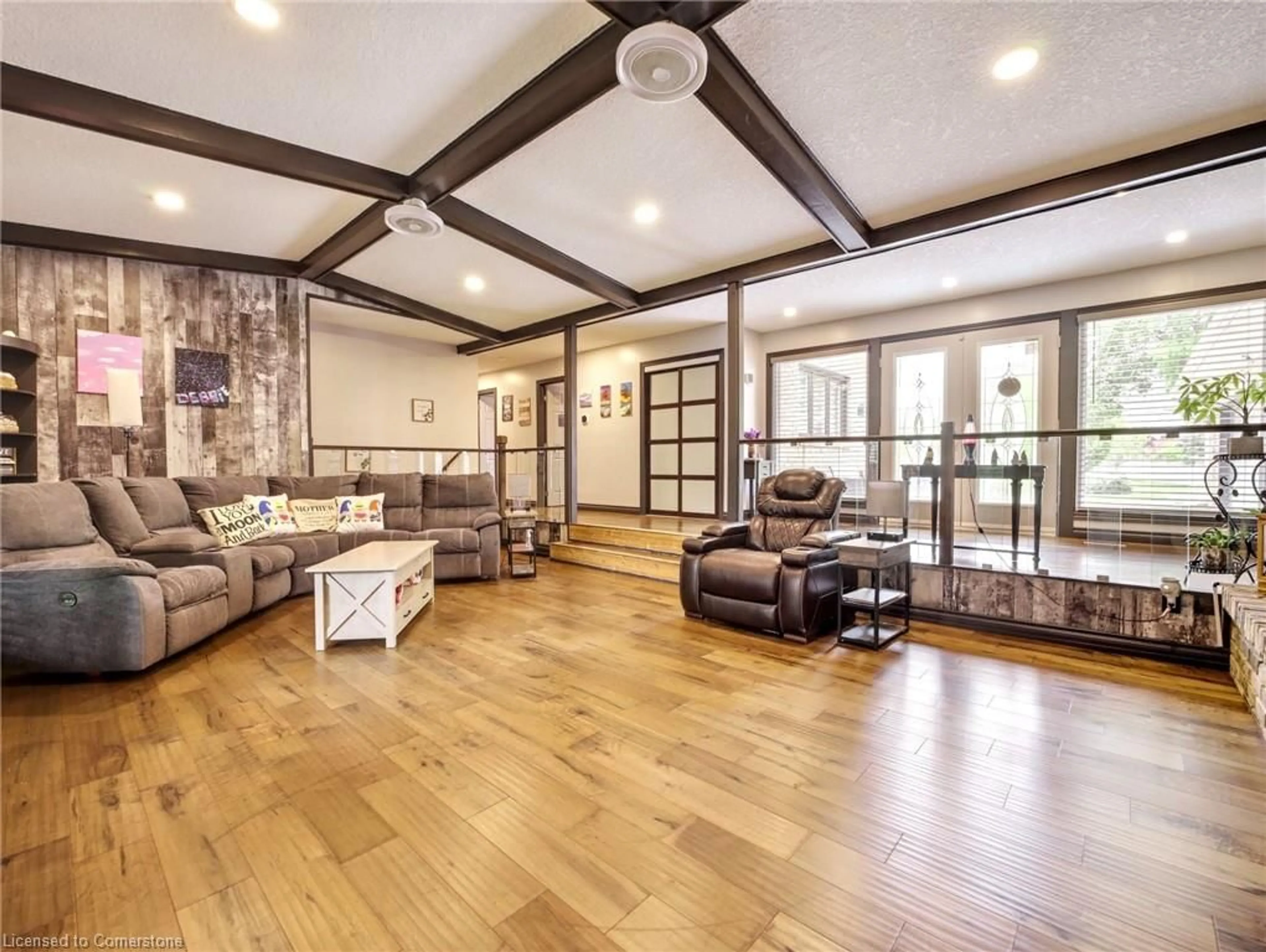 Living room with furniture, wood/laminate floor for 8 Westgate Cir, Brantford Ontario N3R 5W5