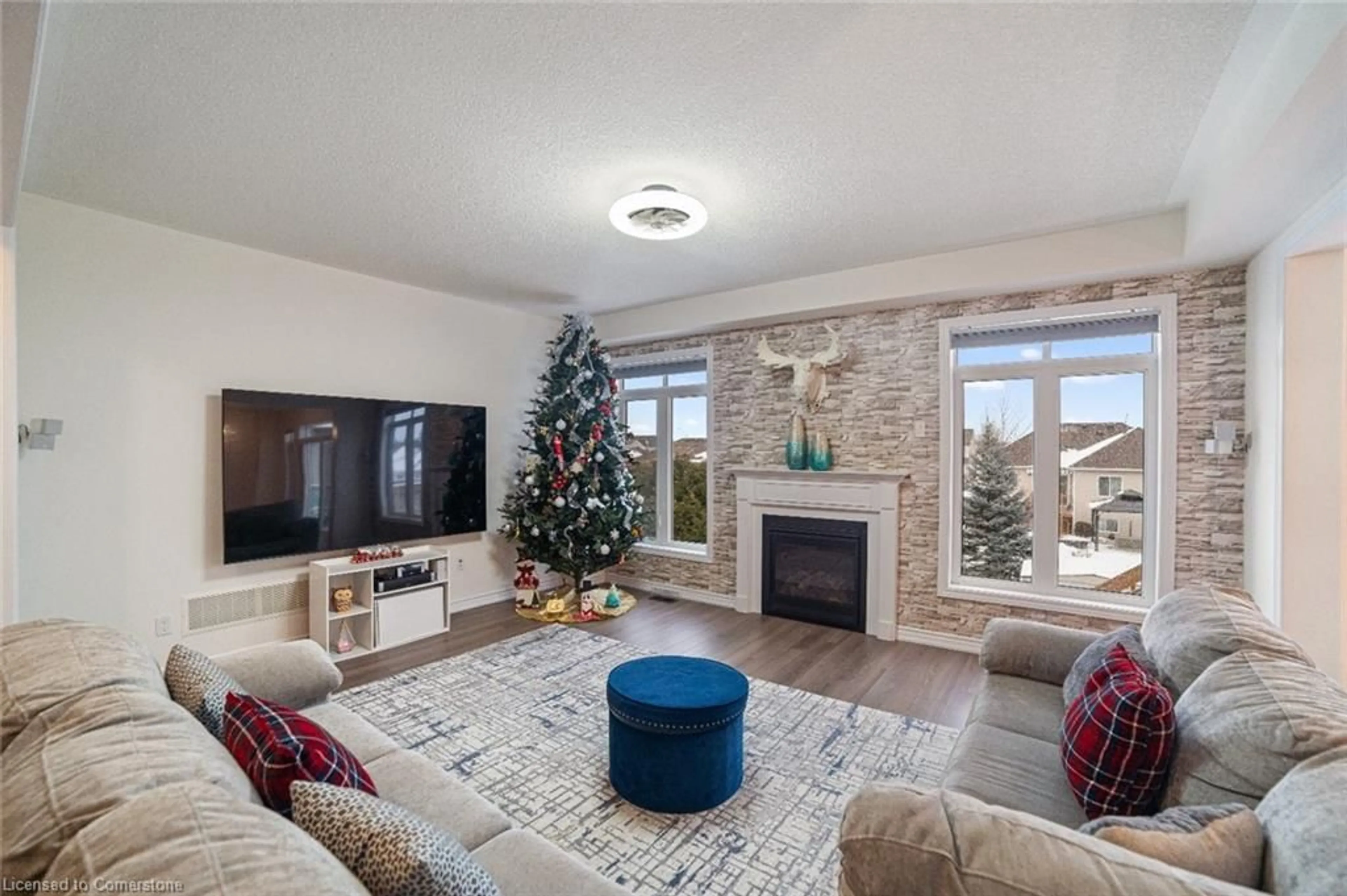 Living room with furniture, unknown for 211 Lia Dr, Stayner Ontario L0M 1S0