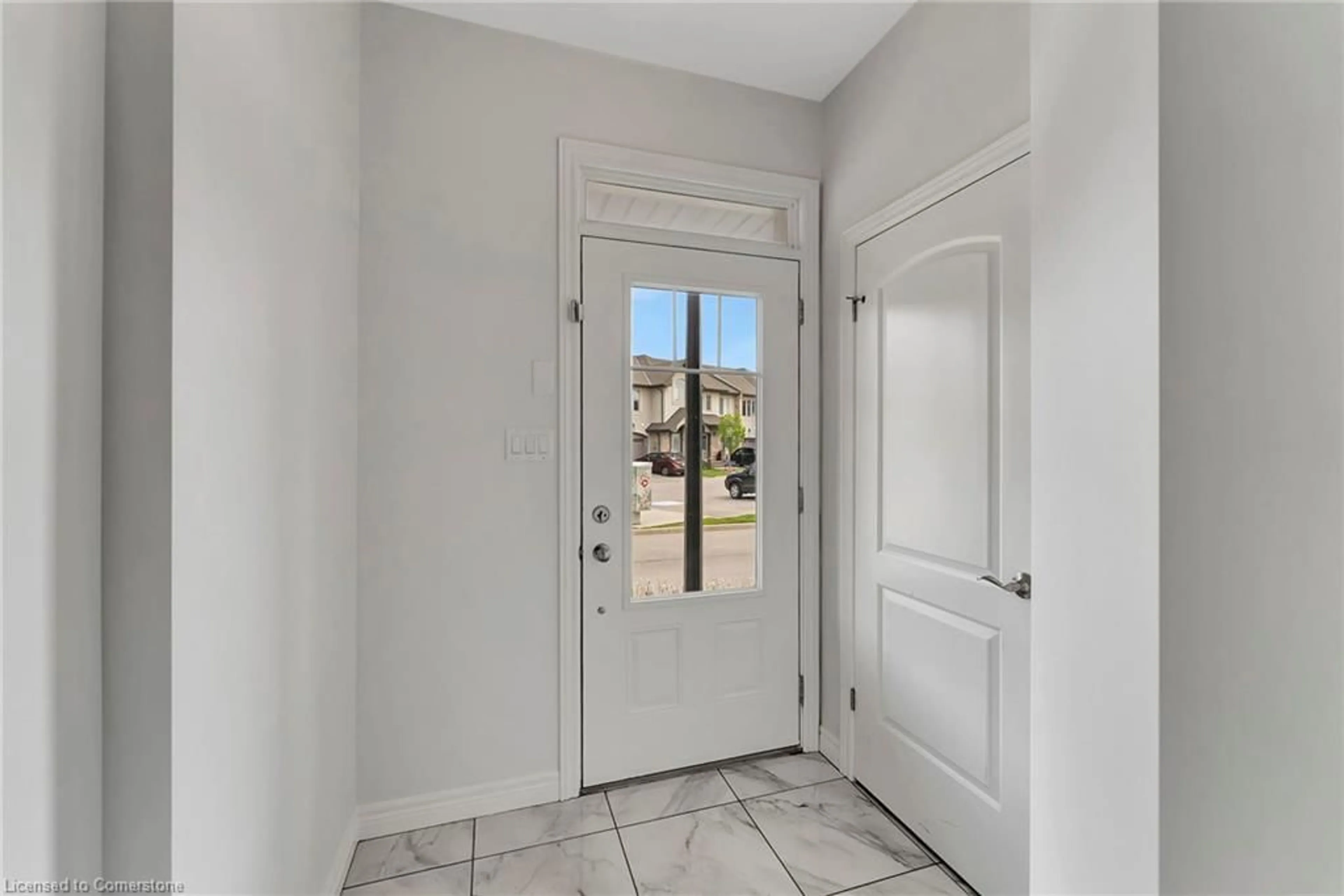 Indoor entryway for 98 Shoreview Pl #18, Stoney Creek Ontario L8E 0J4