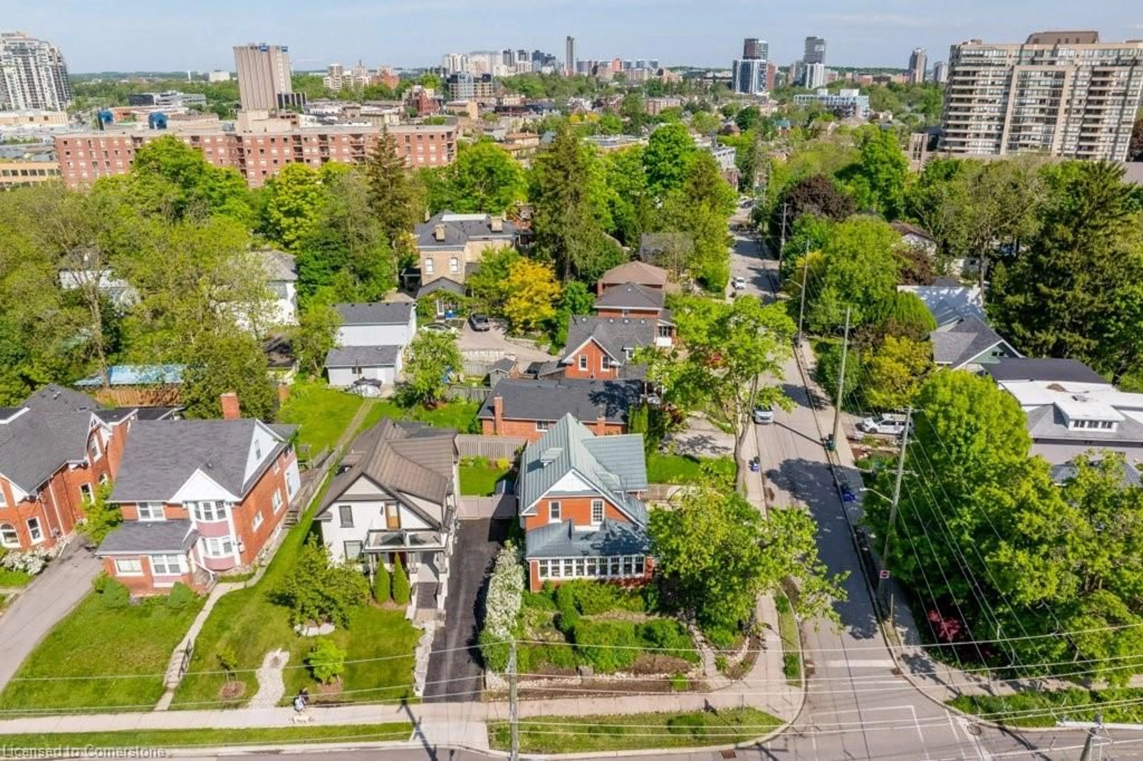 A pic from outside/outdoor area/front of a property/back of a property/a pic from drone, street for 78 Allen St, Waterloo Ontario N2J 1J2