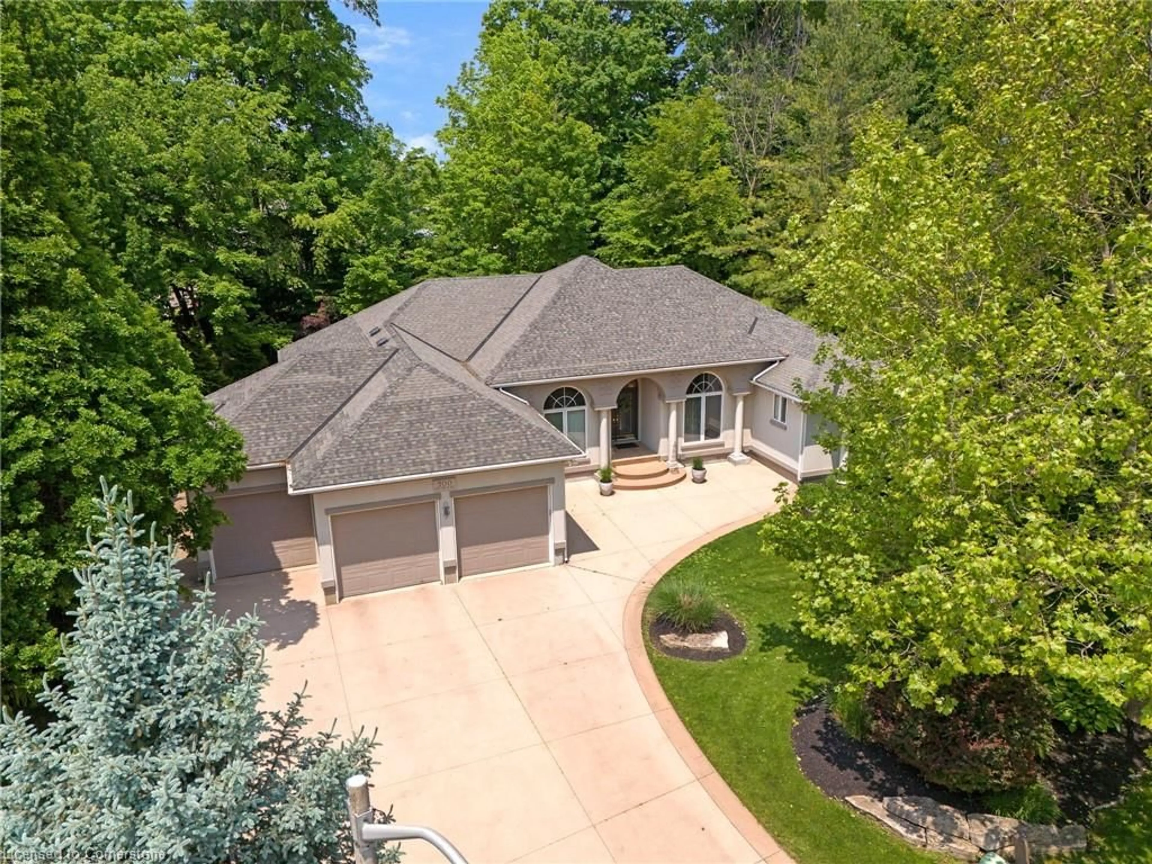 A pic from outside/outdoor area/front of a property/back of a property/a pic from drone, street for 500 Fox Cove Pl, Waterloo Ontario N2K 4A7
