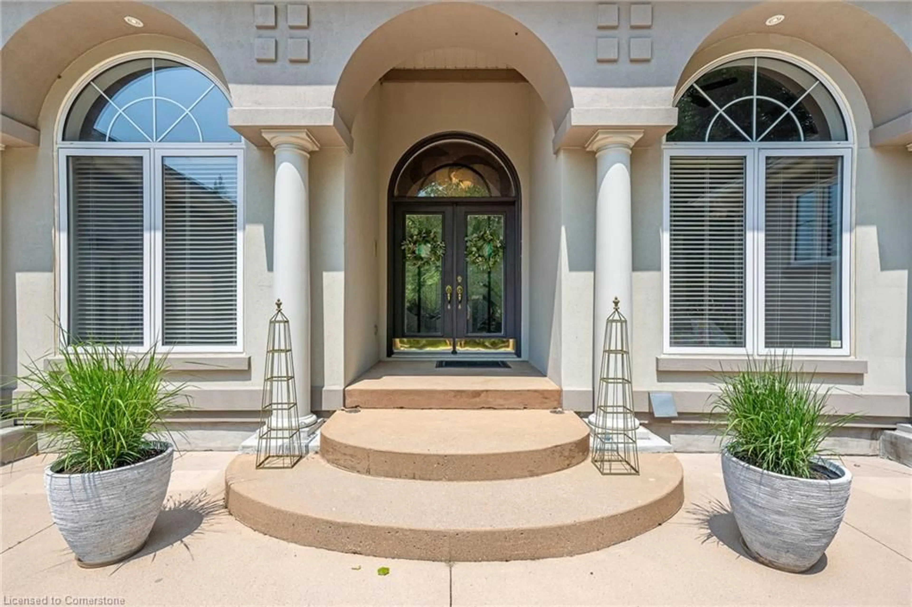 Indoor entryway for 500 Fox Cove Pl, Waterloo Ontario N2K 4A7