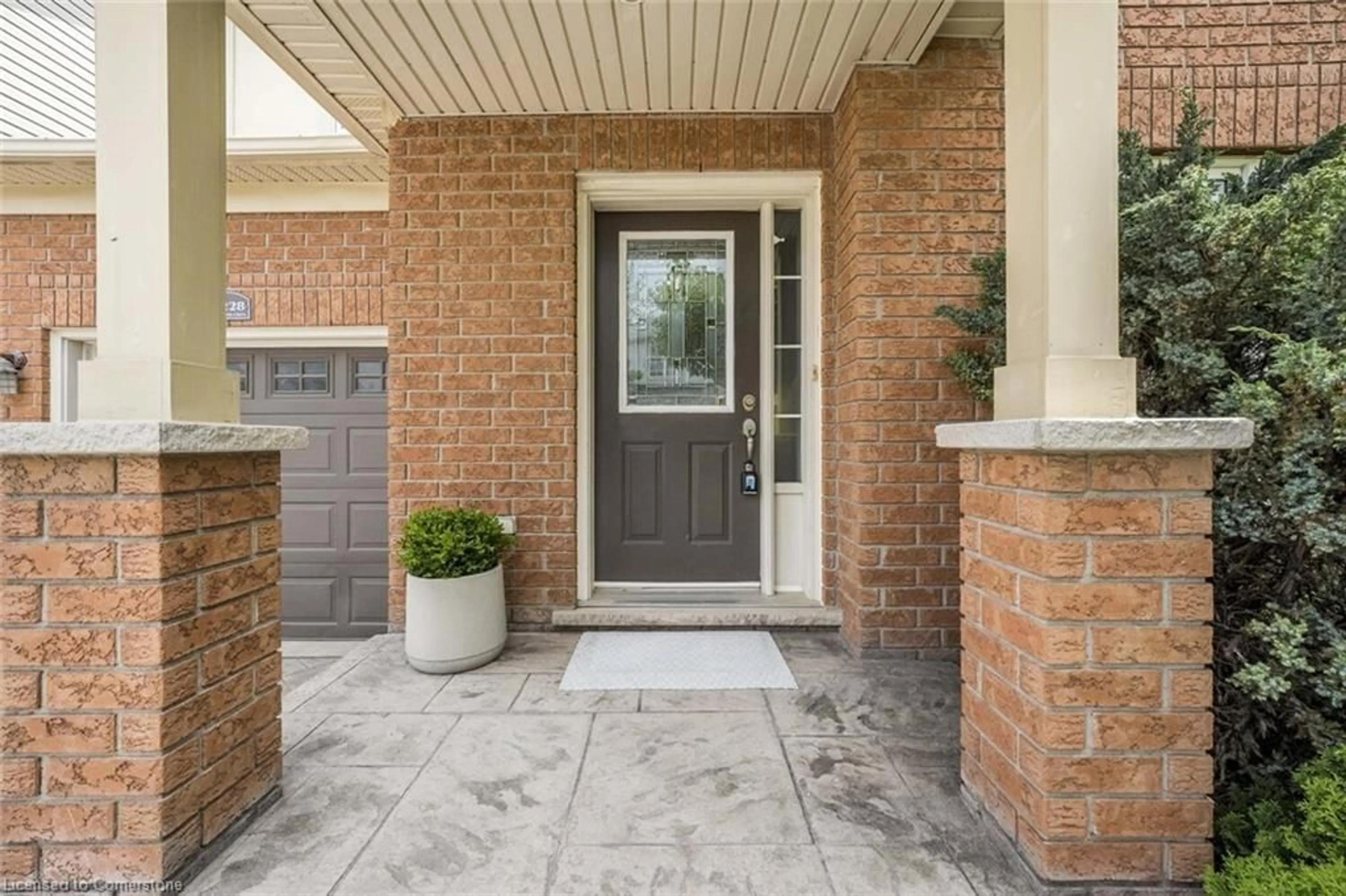Indoor entryway for 5228 Garland Cres, Burlington Ontario L7L 7K9
