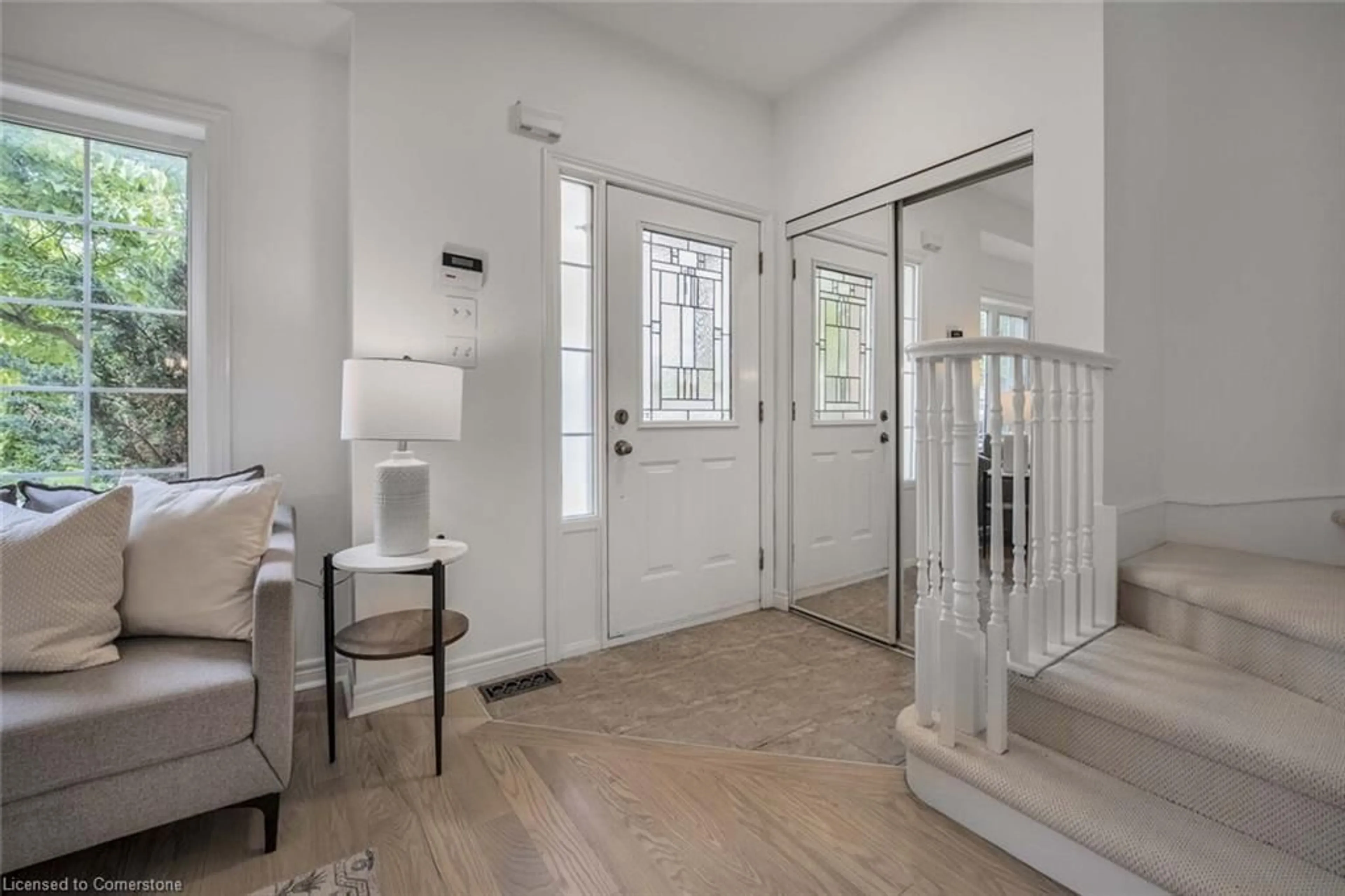 Indoor entryway for 5228 Garland Cres, Burlington Ontario L7L 7K9