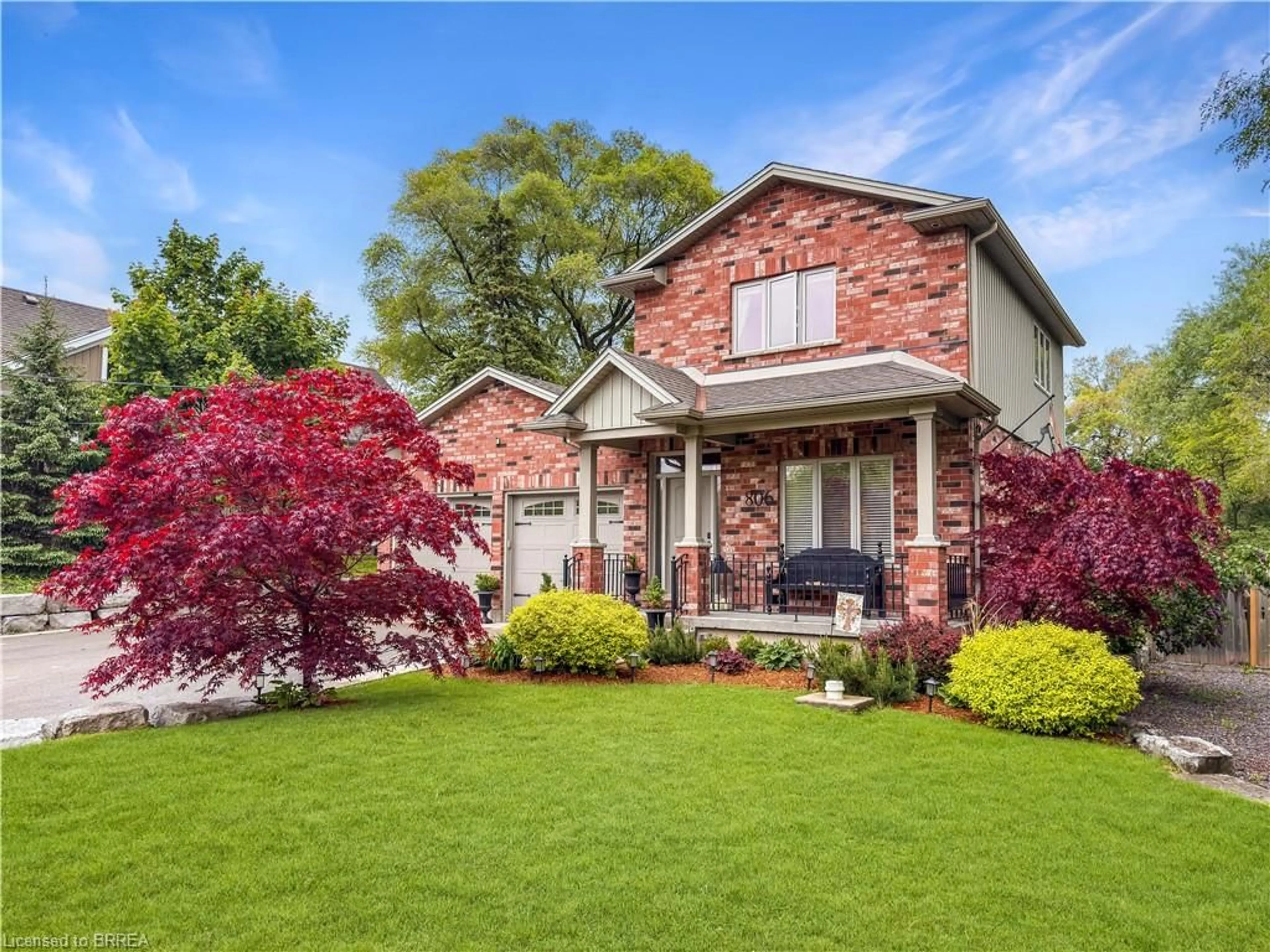 Home with brick exterior material, street for 806 Old York Rd, Burlington Ontario L7P 4X9