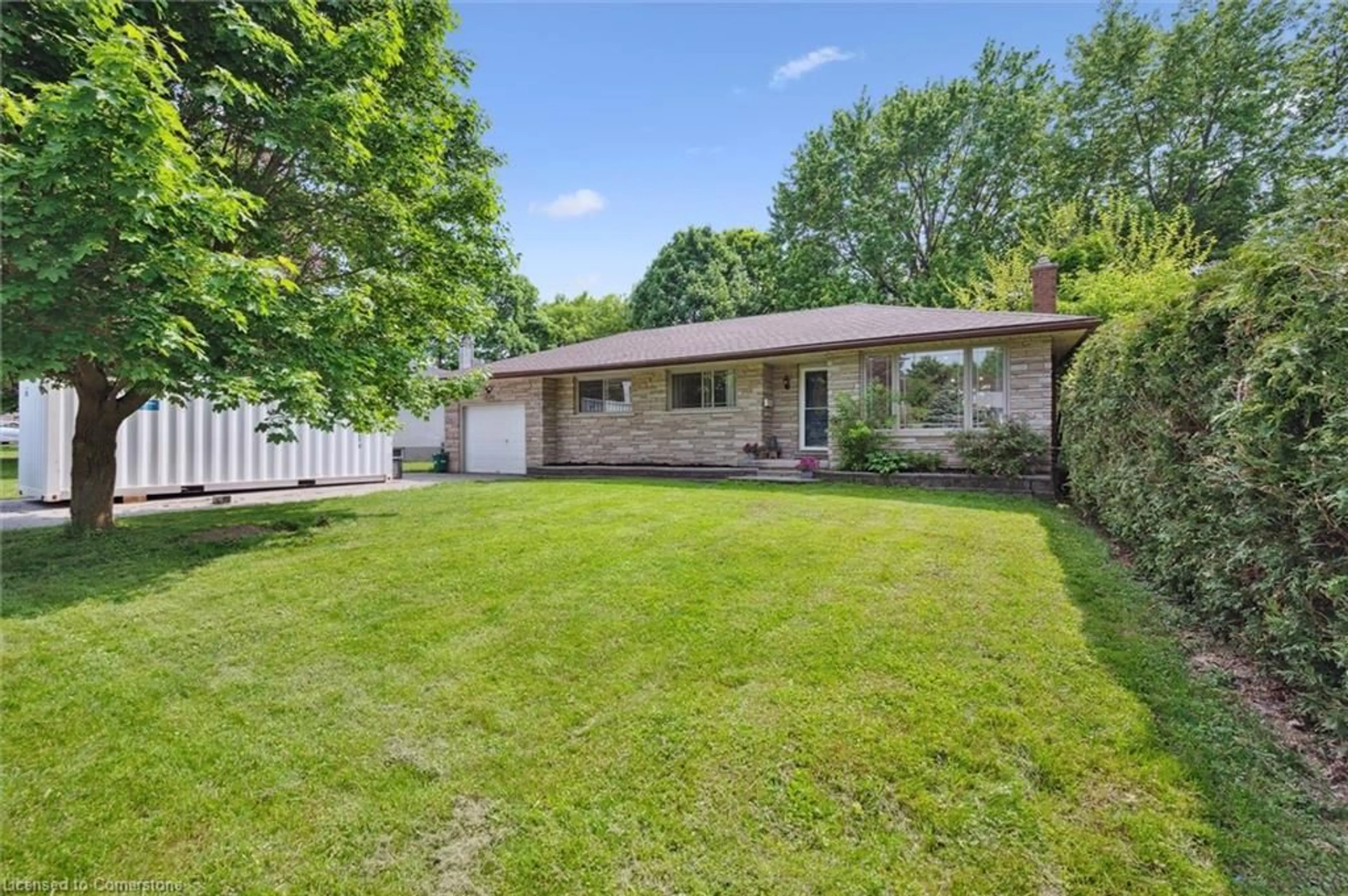 A pic from outside/outdoor area/front of a property/back of a property/a pic from drone, street for 545 Elgin St, Fergus Ontario N1M 2C1