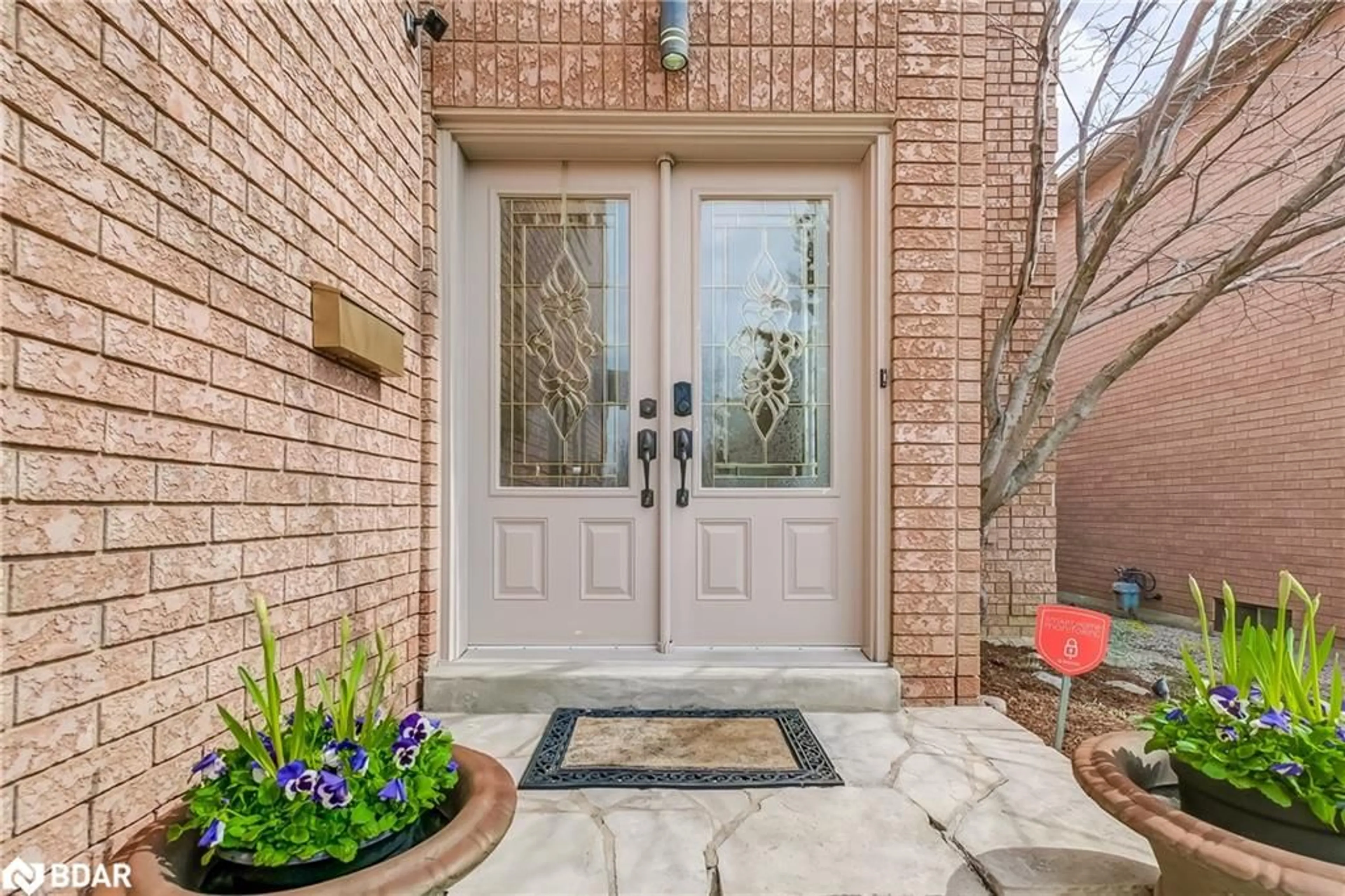 Indoor entryway for 6451 Alderwood Trail, Mississauga Ontario L5N 6W5