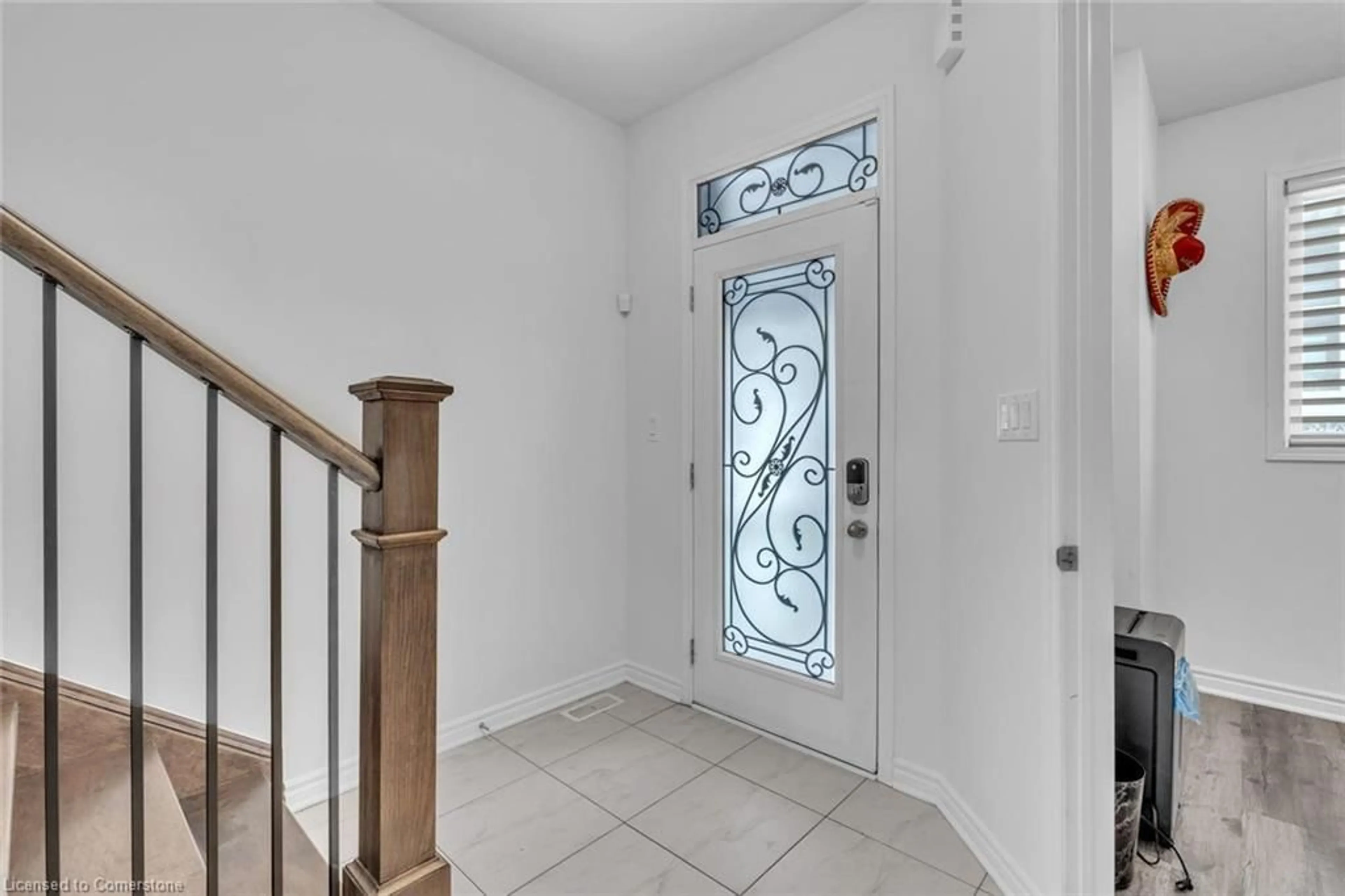 Indoor entryway for 1253 Dias Landng, Milton Ontario L9E 1W2