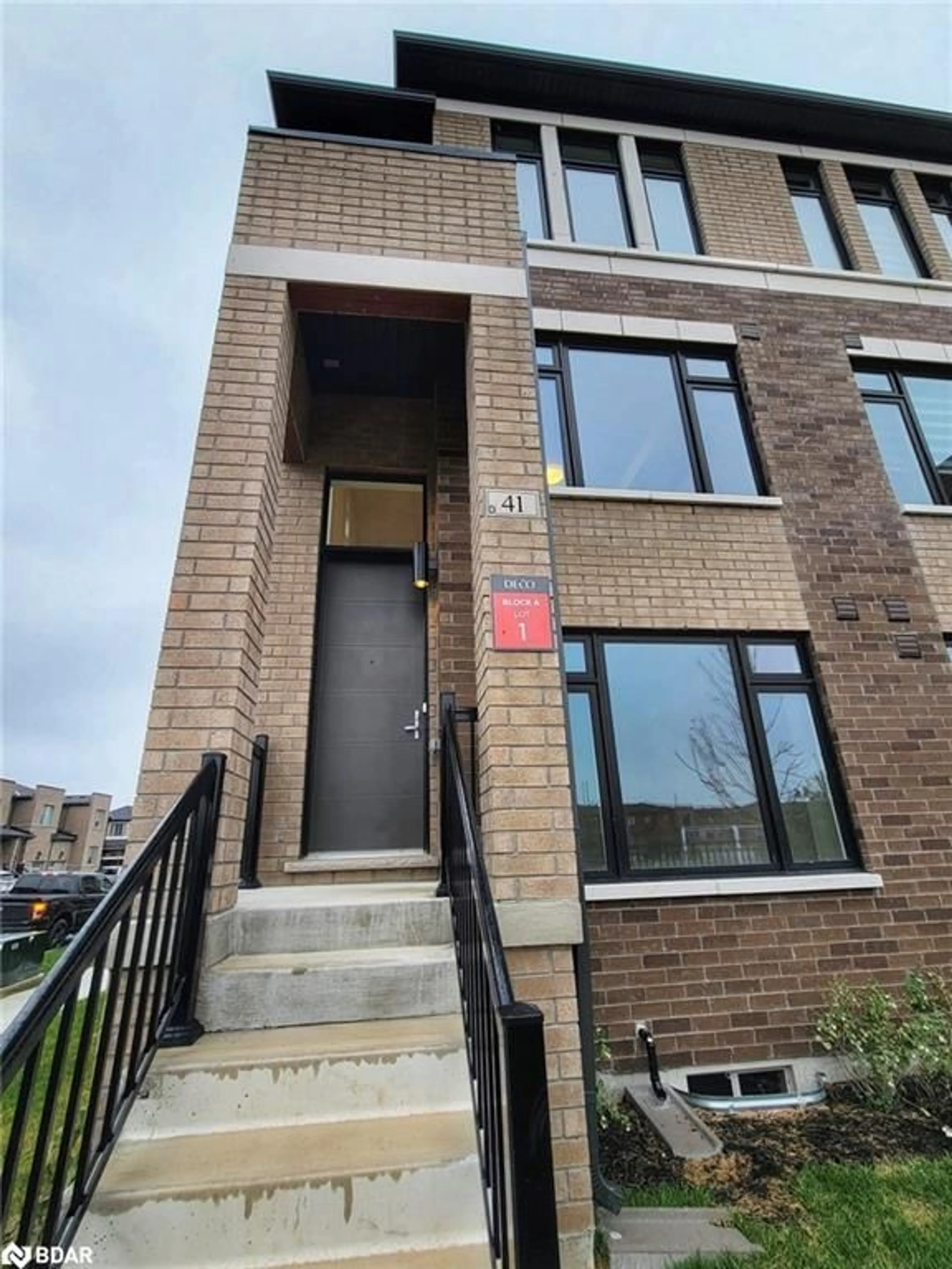 Home with brick exterior material, street for 41 Cherry Hill Lane, Barrie Ontario L4N 6K7