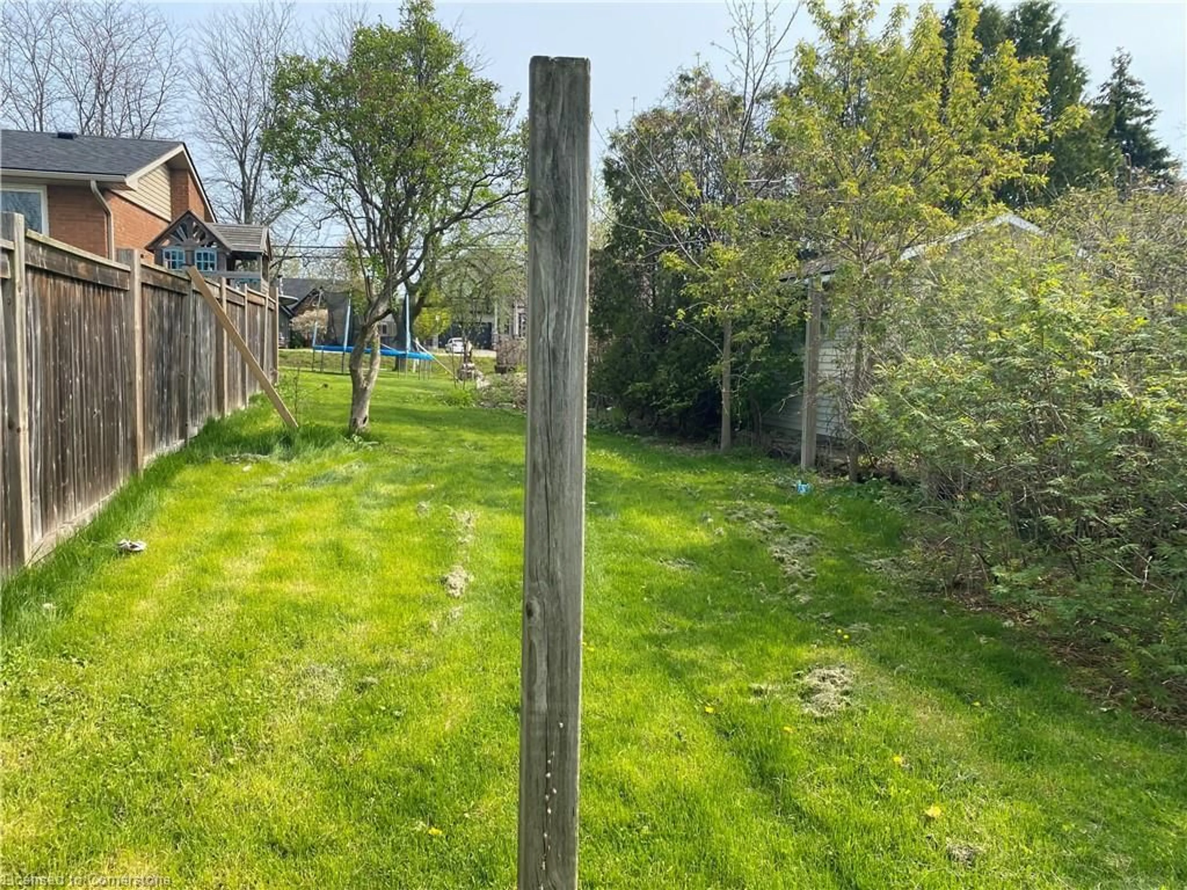 A pic from outside/outdoor area/front of a property/back of a property/a pic from drone, street for 800 Rymal Rd, Hamilton Ontario L8W 1B8