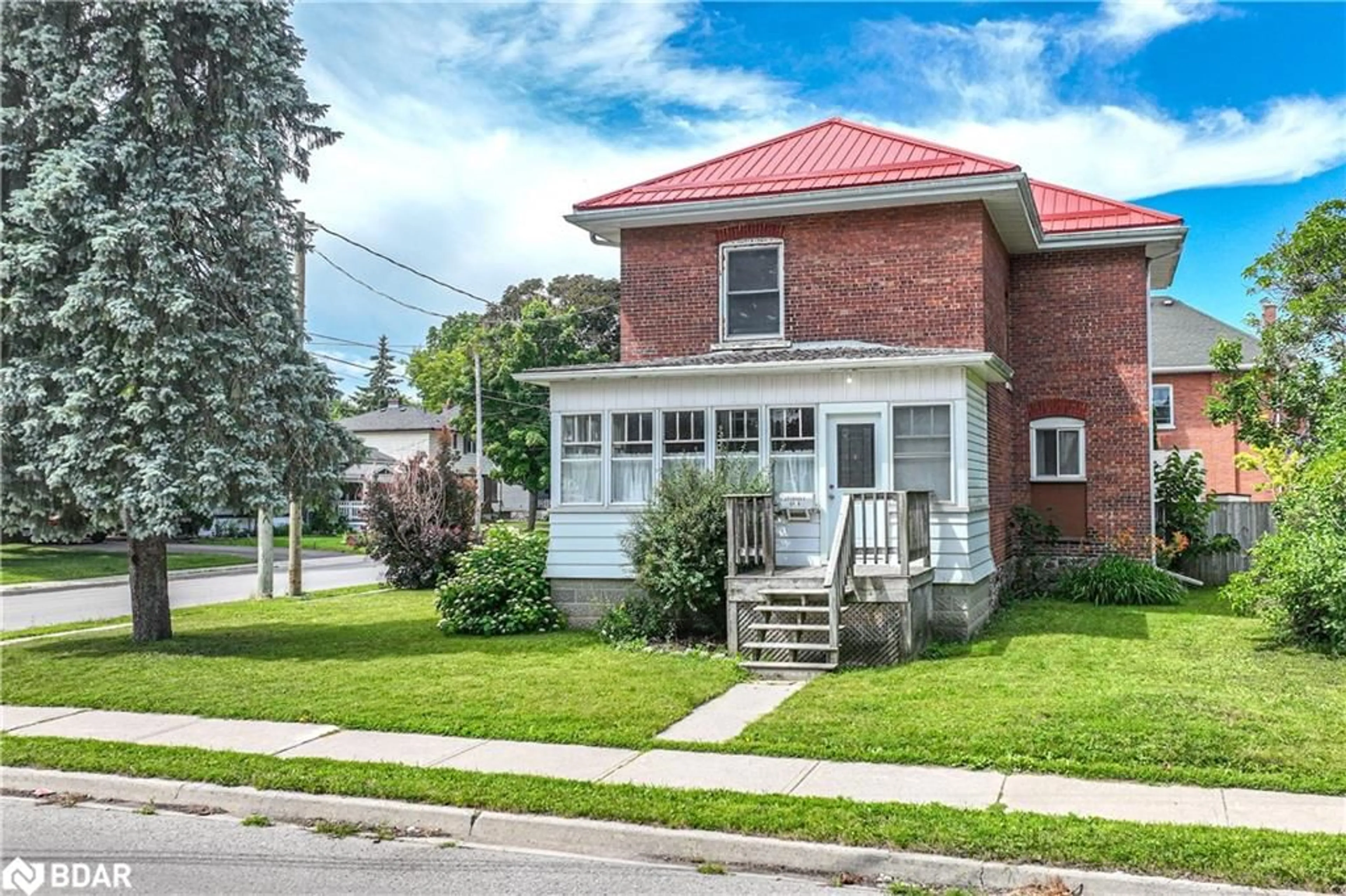 Home with brick exterior material, street for 33 Sussex St, Lindsay Ontario K9V 3E7