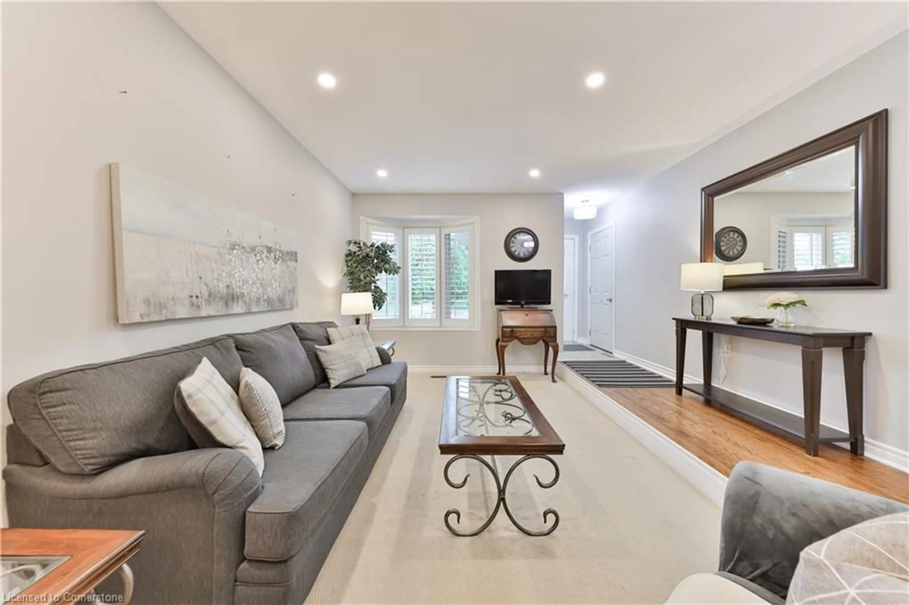 Living room with furniture, unknown for 799 Miriam Cres, Burlington Ontario L7S 2B8