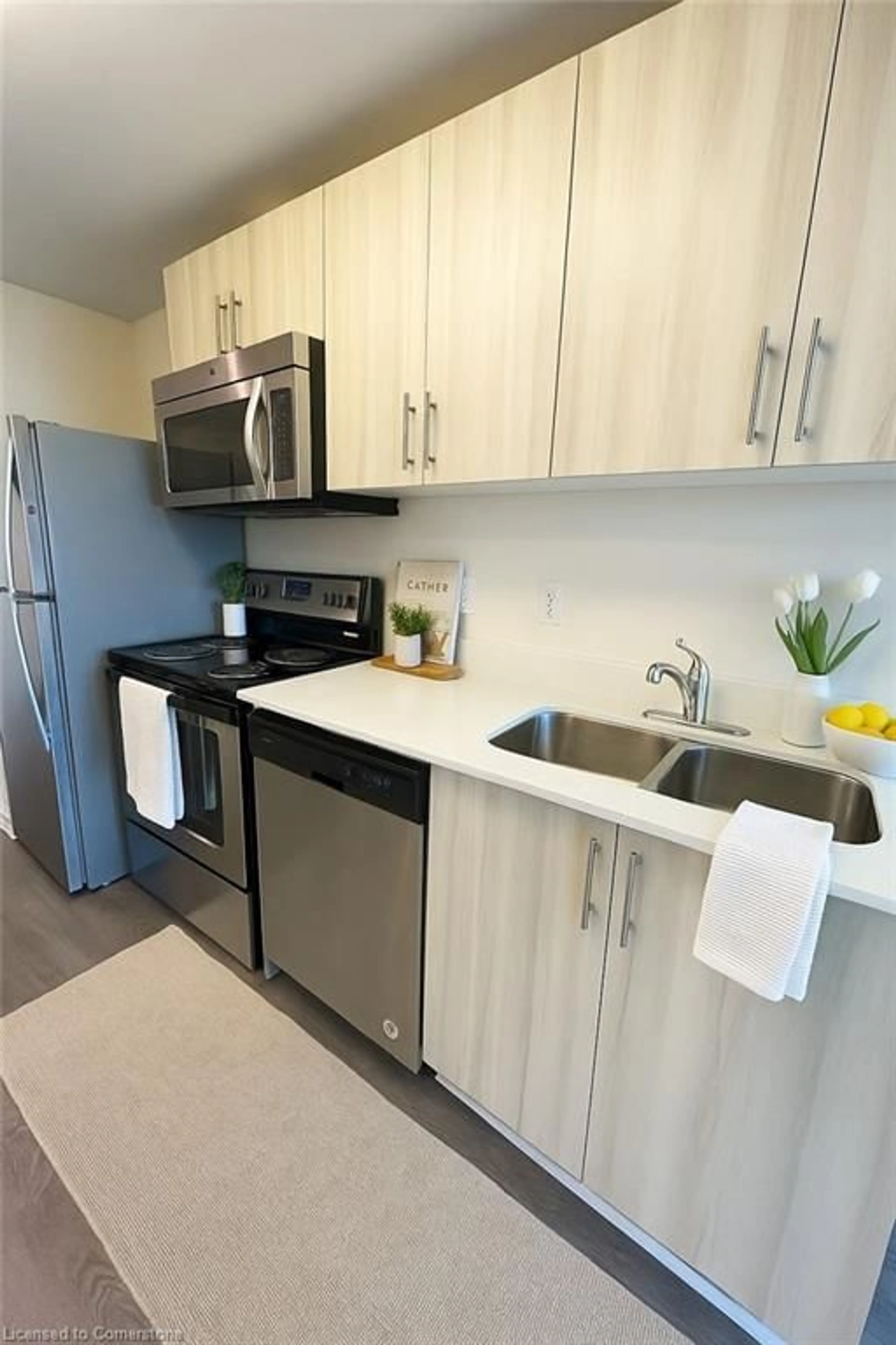 Standard kitchen, unknown for 158 King St #602, Waterloo Ontario N2J 0E5