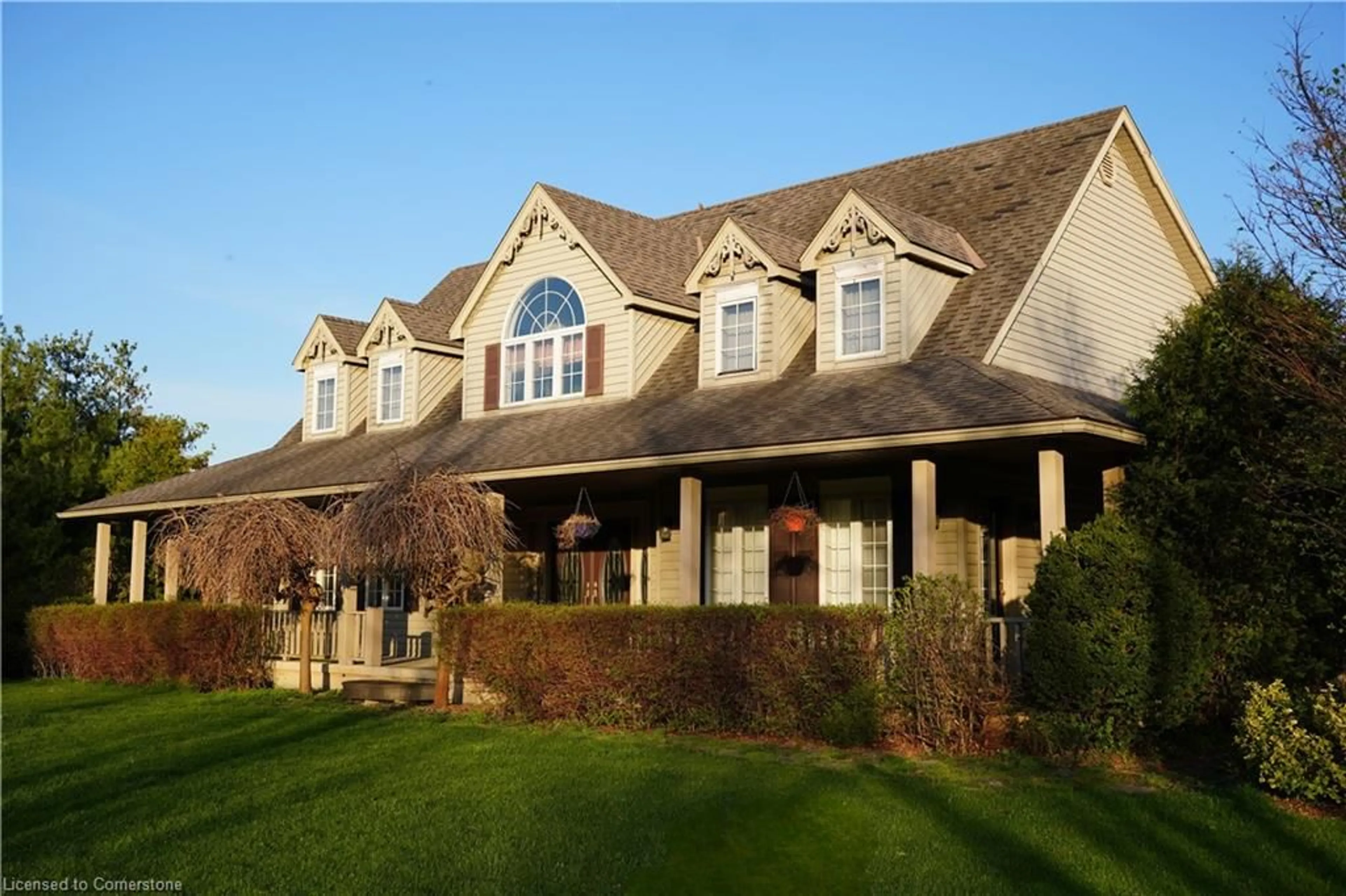 Home with vinyl exterior material, building for 100 Broad Rd, Haldimand Ontario N3W 2E9