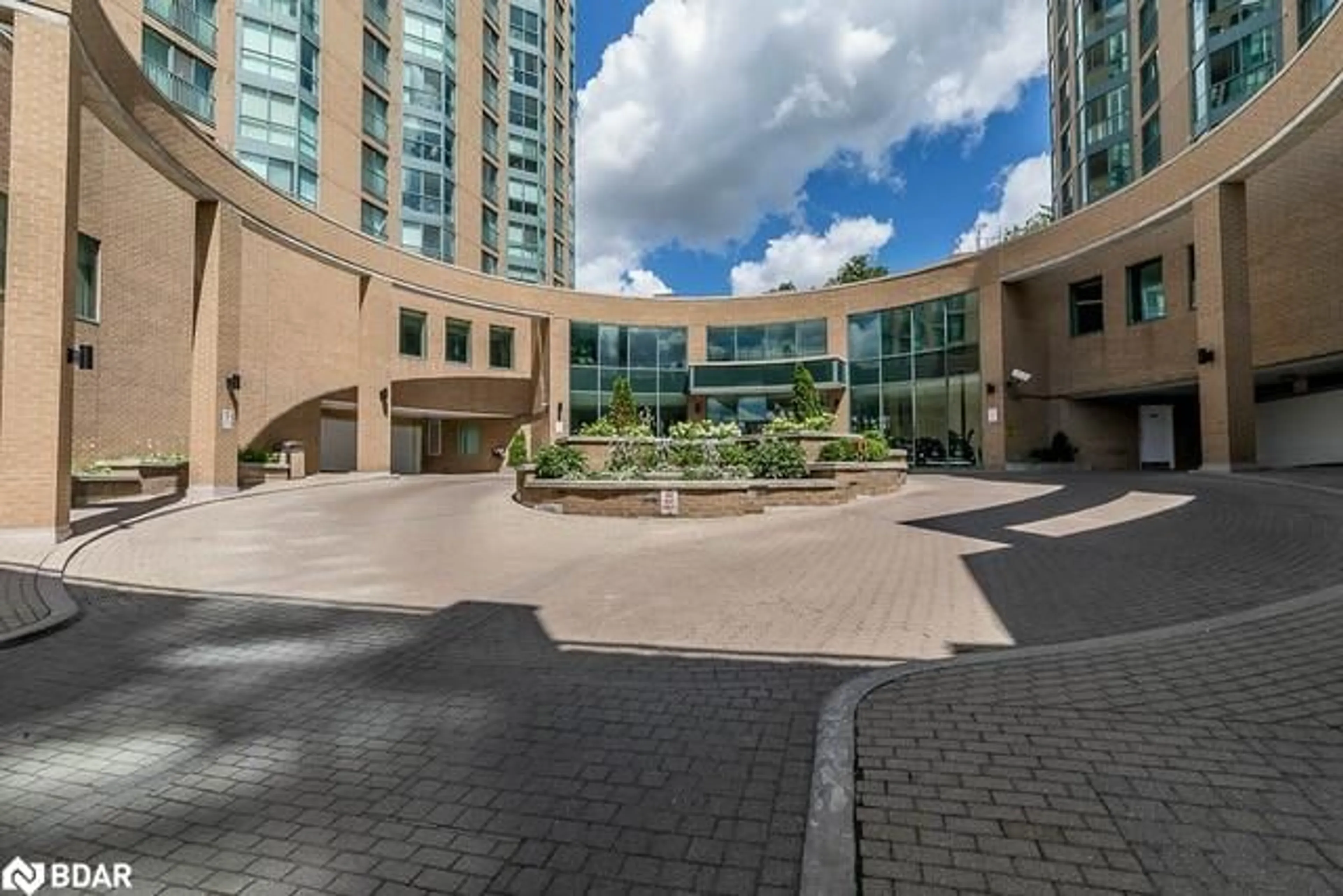 Indoor foyer for 150 Dunlop St #605, Barrie Ontario L4M 6H1