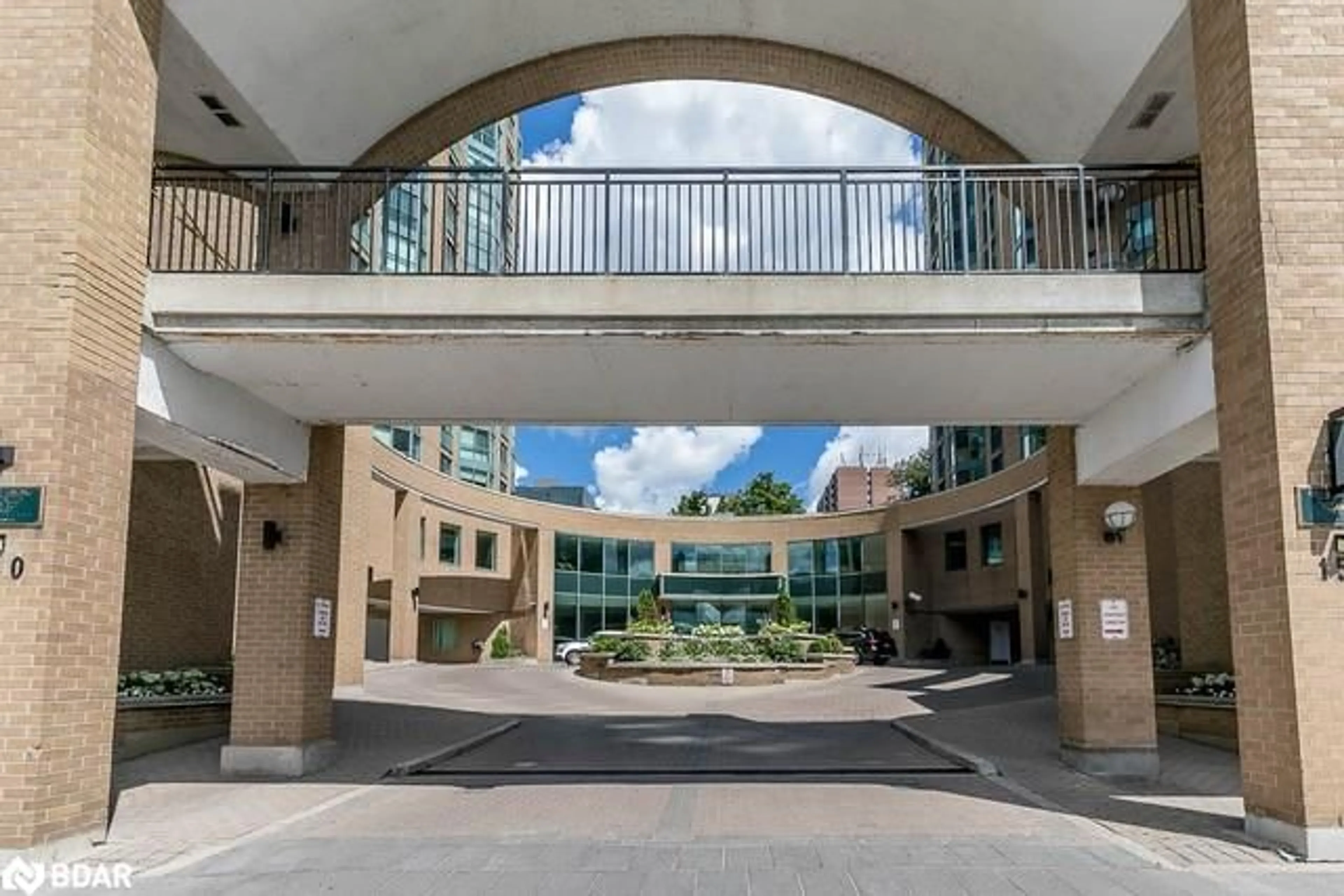 Indoor foyer for 150 Dunlop St #605, Barrie Ontario L4M 6H1