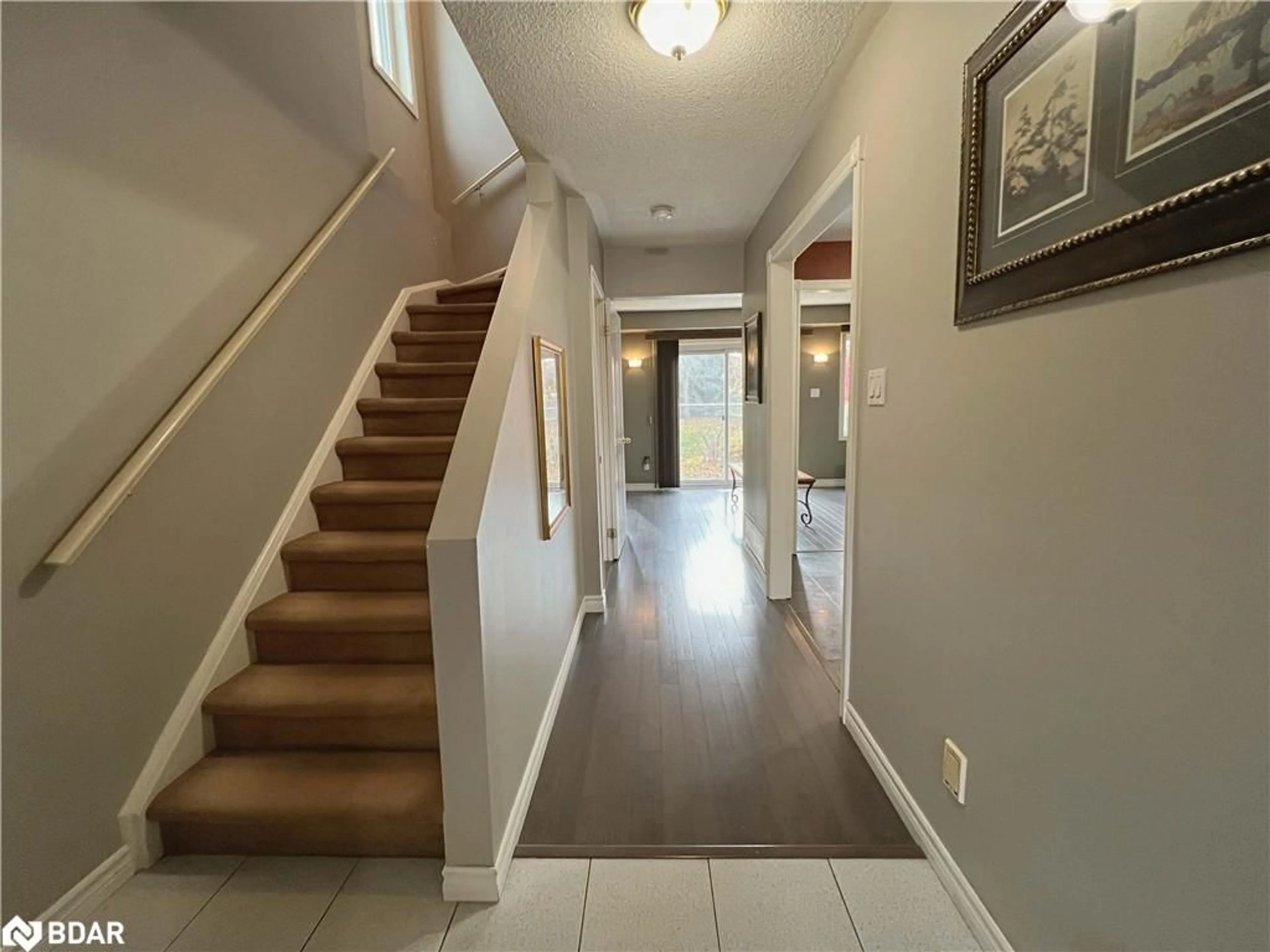 Indoor entryway for 1 Potter Cres, Tottenham Ontario L0G 1W0