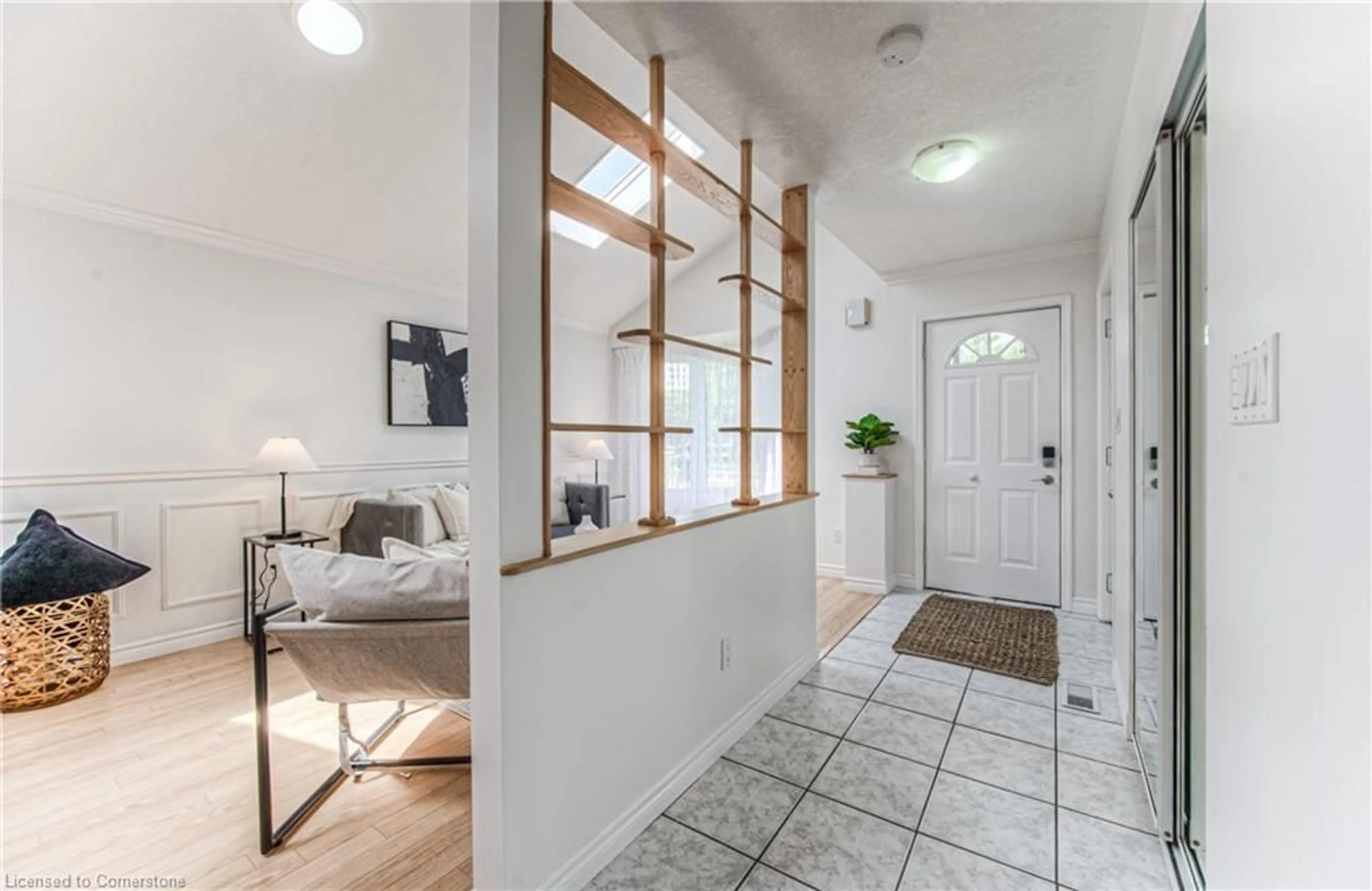 Indoor entryway for 192 Dartmoor Cres, Waterloo Ontario N2K 3S8