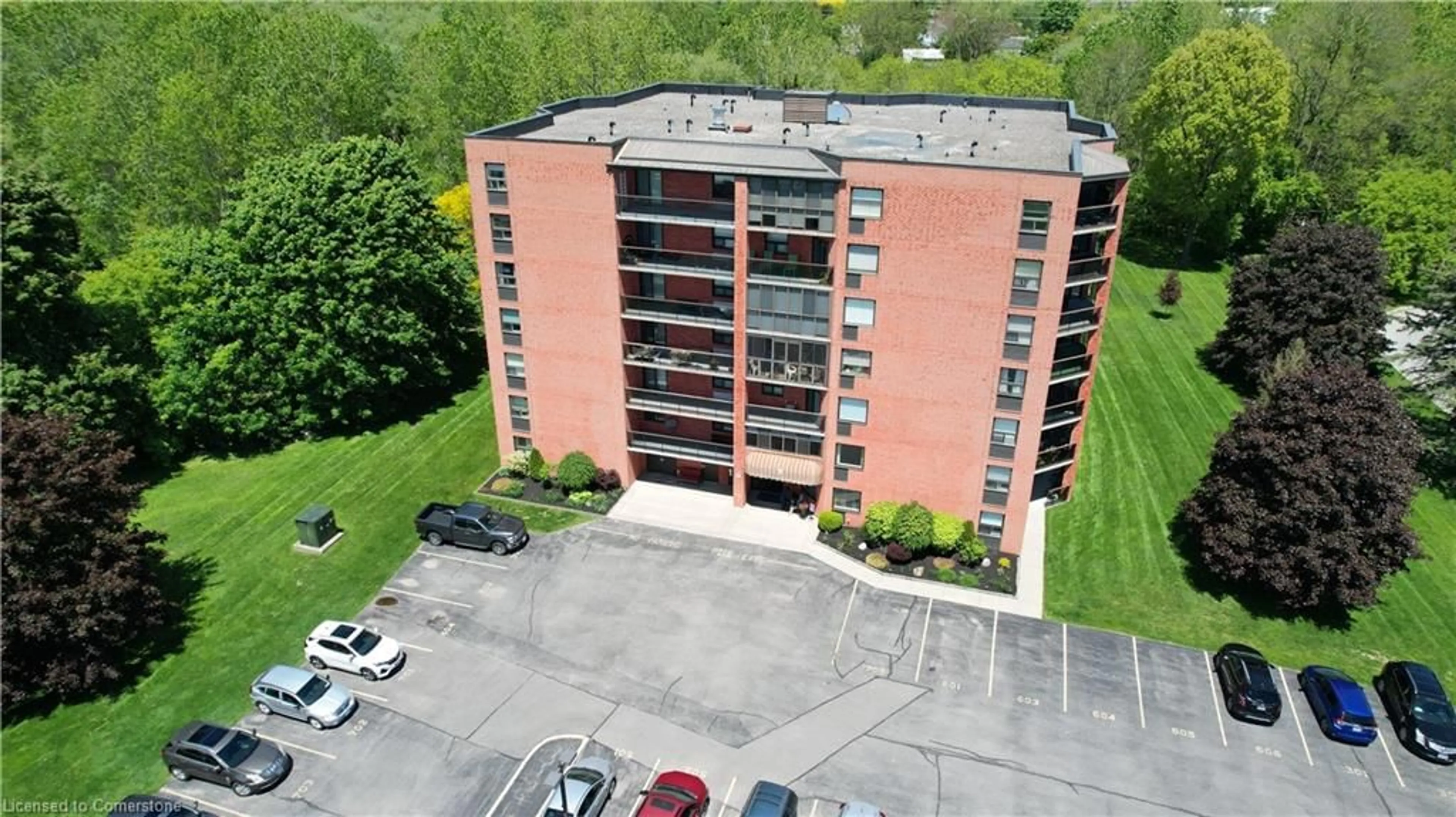 A pic from outside/outdoor area/front of a property/back of a property/a pic from drone, building for 5 Mill Pond Crt #505, Simcoe Ontario N3Y 5J6