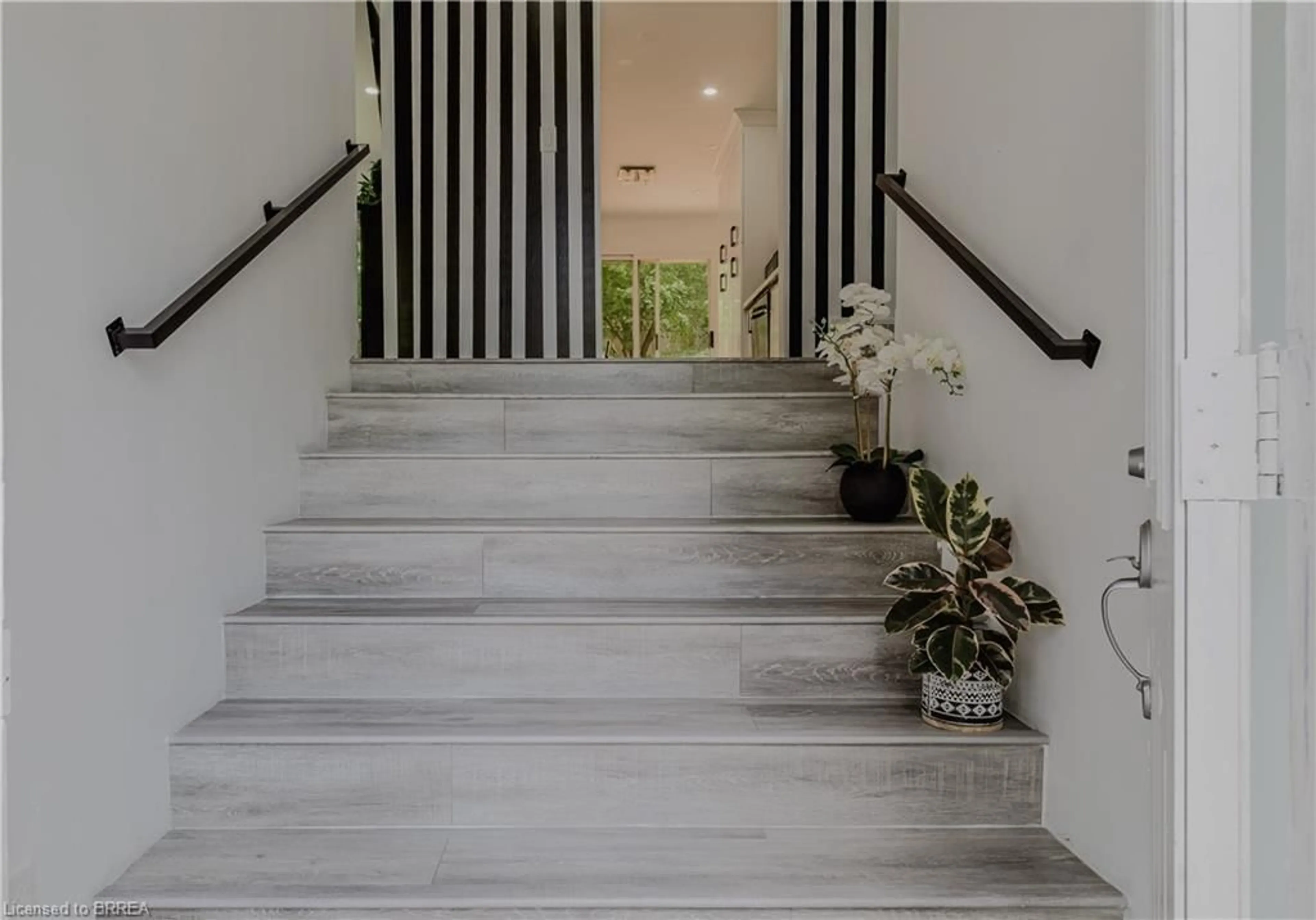 Stairs for 17 Evergreen Crt, Brantford Ontario N3T 6J5