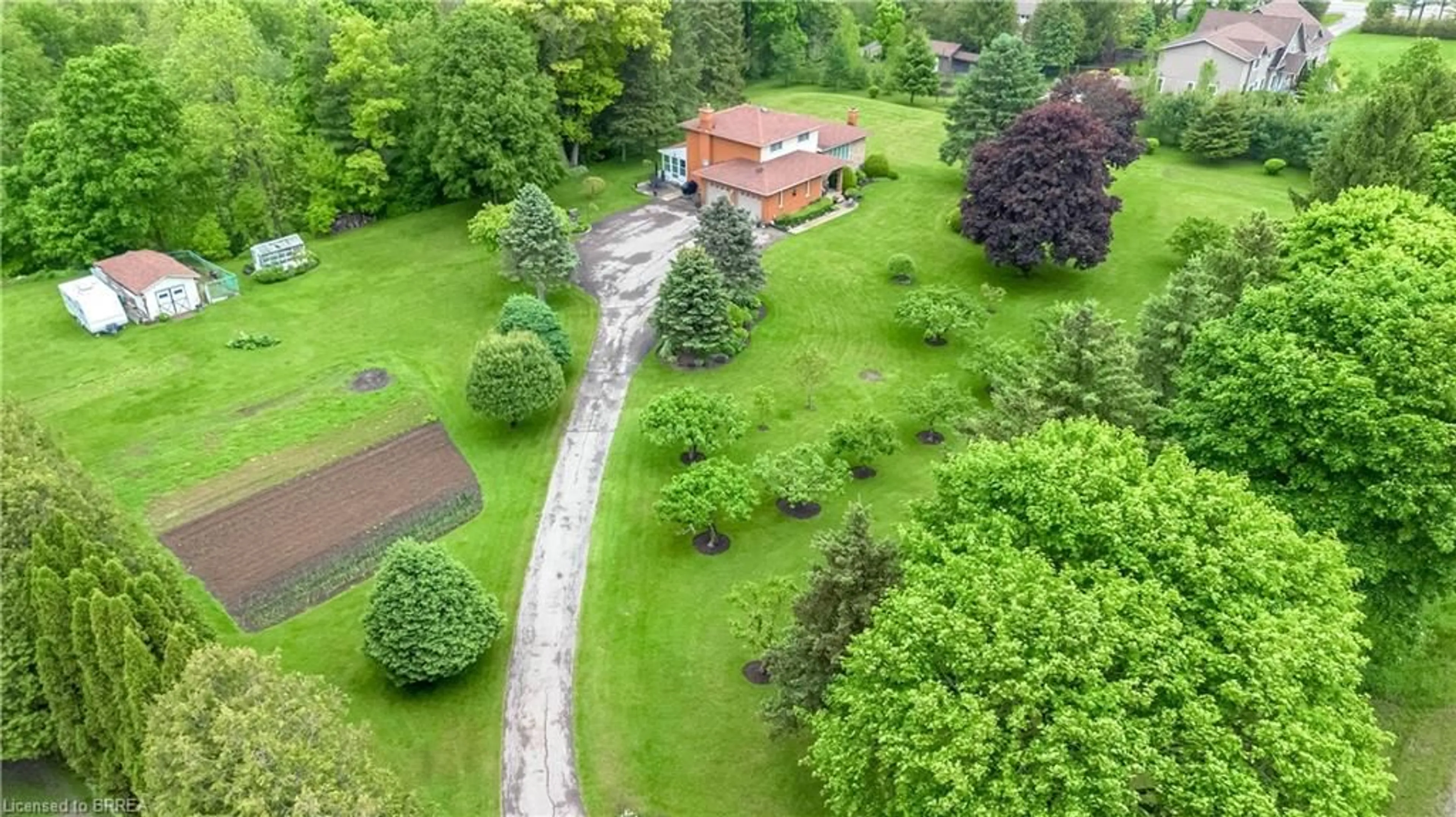 A pic from outside/outdoor area/front of a property/back of a property/a pic from drone, unknown for 167 Governors Rd, Paris Ontario N3L 3E1