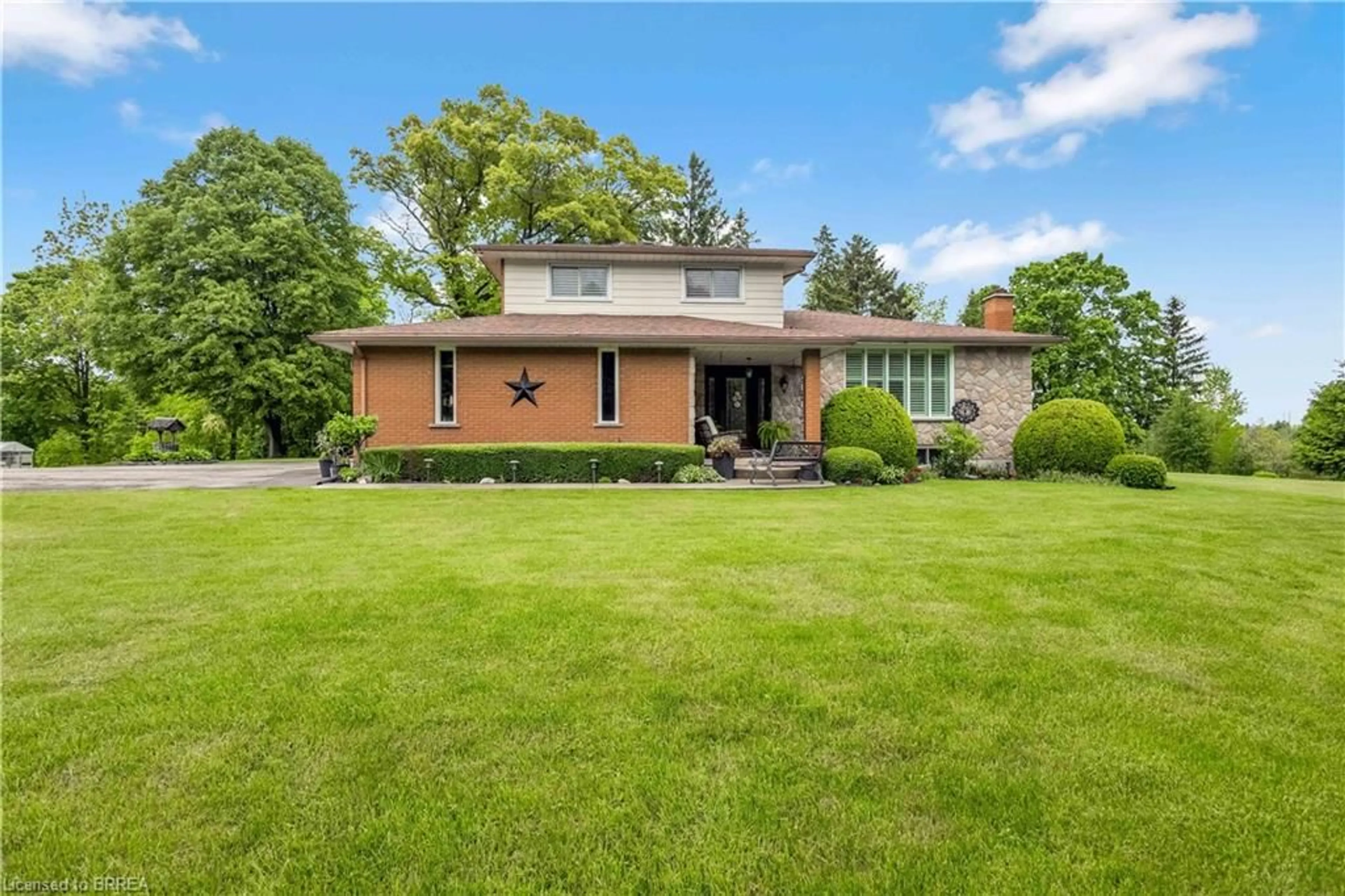 A pic from outside/outdoor area/front of a property/back of a property/a pic from drone, unknown for 167 Governors Rd, Paris Ontario N3L 3E1