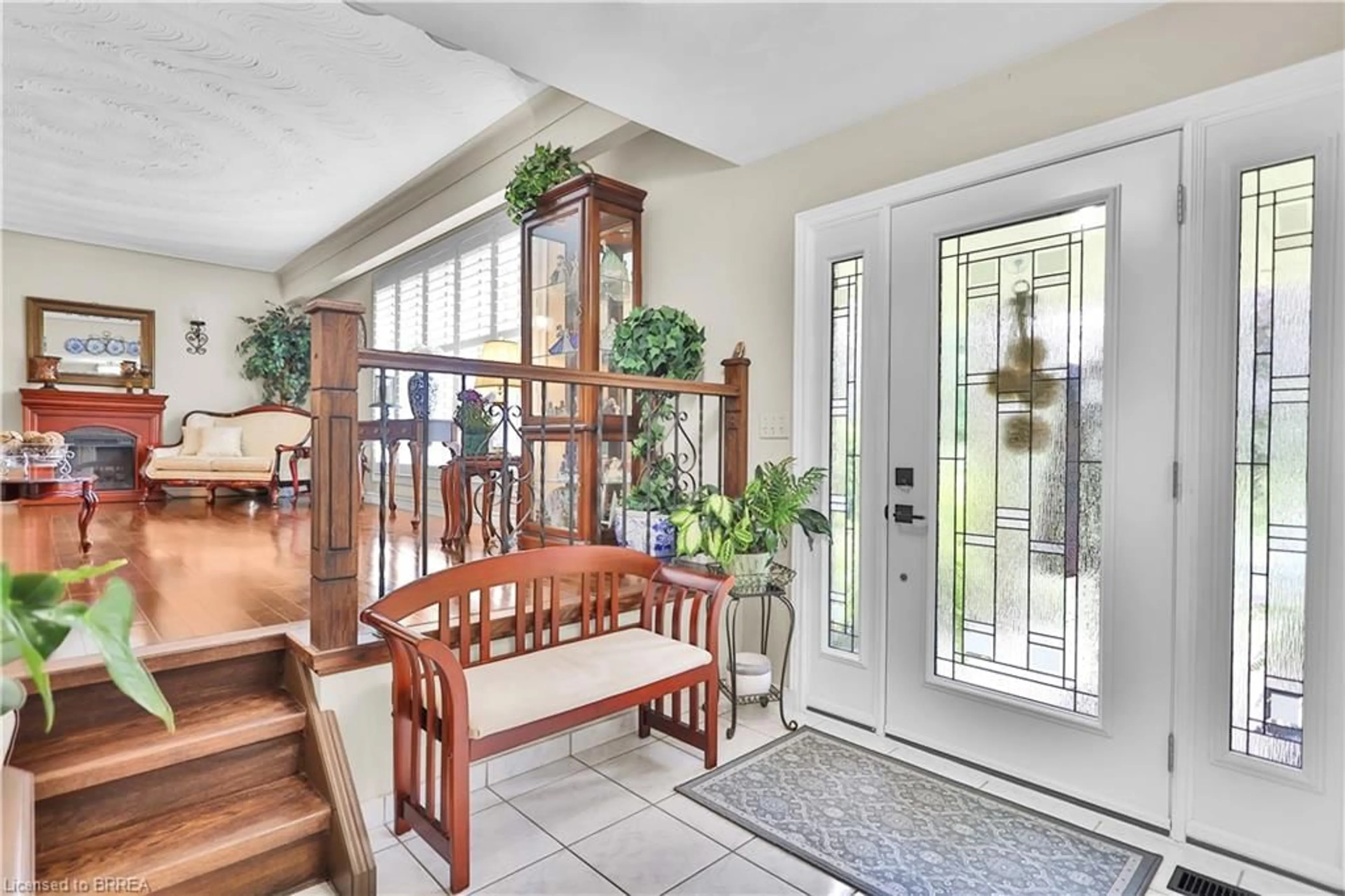 Indoor entryway for 167 Governors Rd, Paris Ontario N3L 3E1