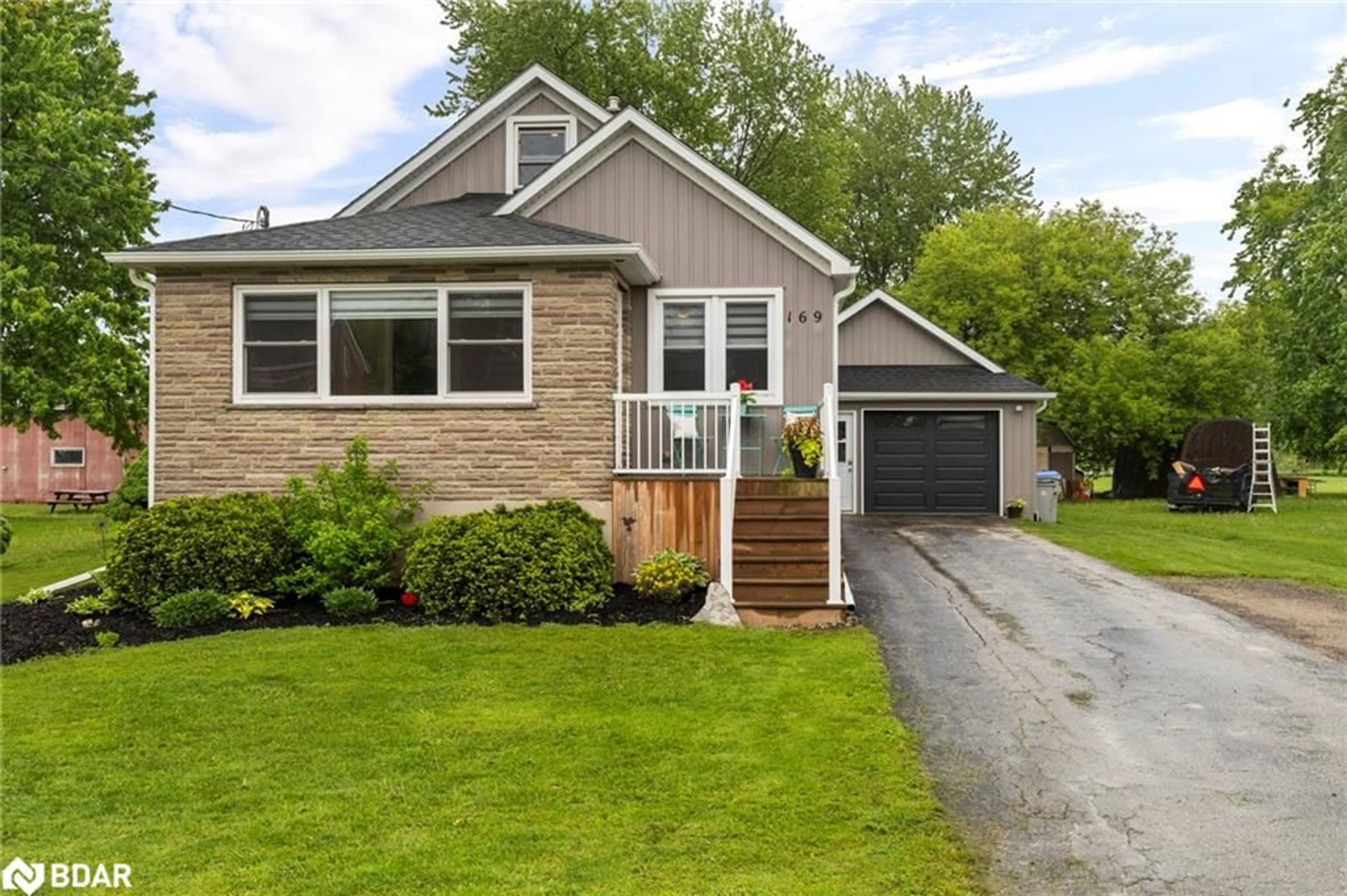 Home with vinyl exterior material, street for 169 Winstanley St, Monkton Ontario N0K 1N0