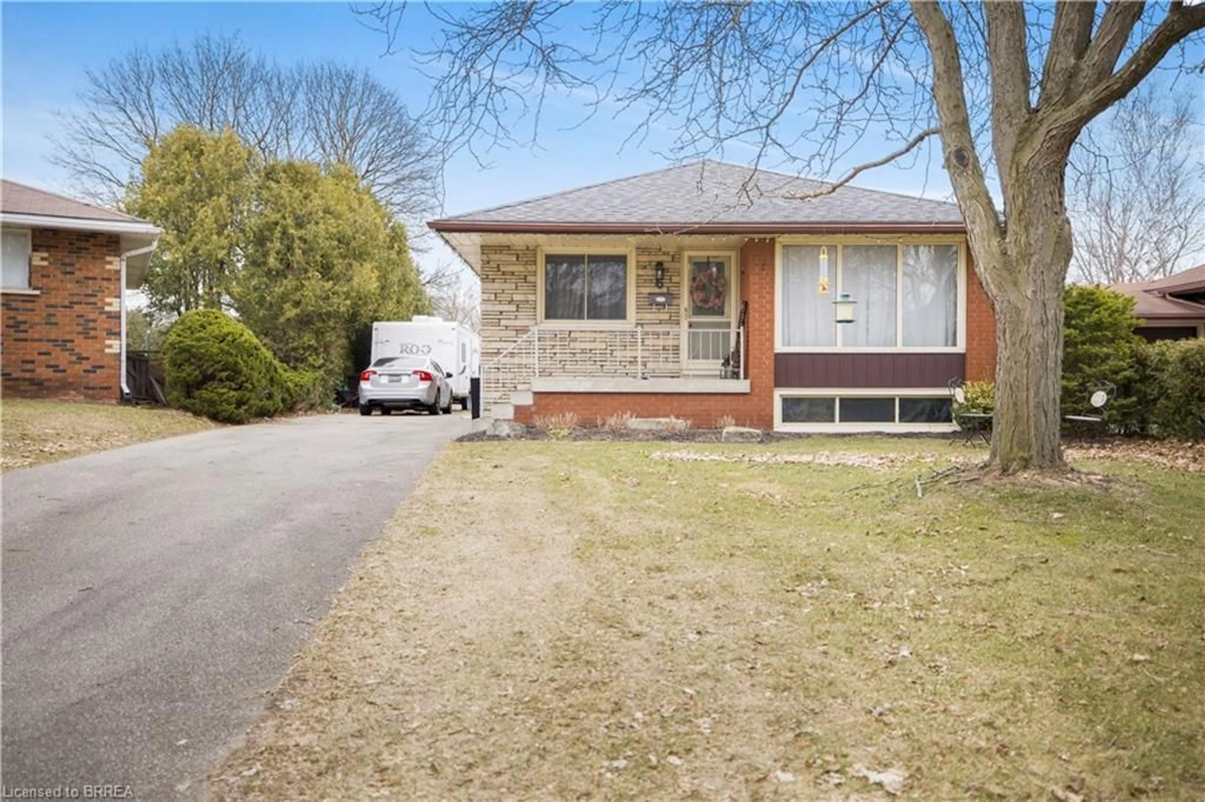 Home with brick exterior material, street for 6 Robroy Crt, Brantford Ontario N3R 3E3