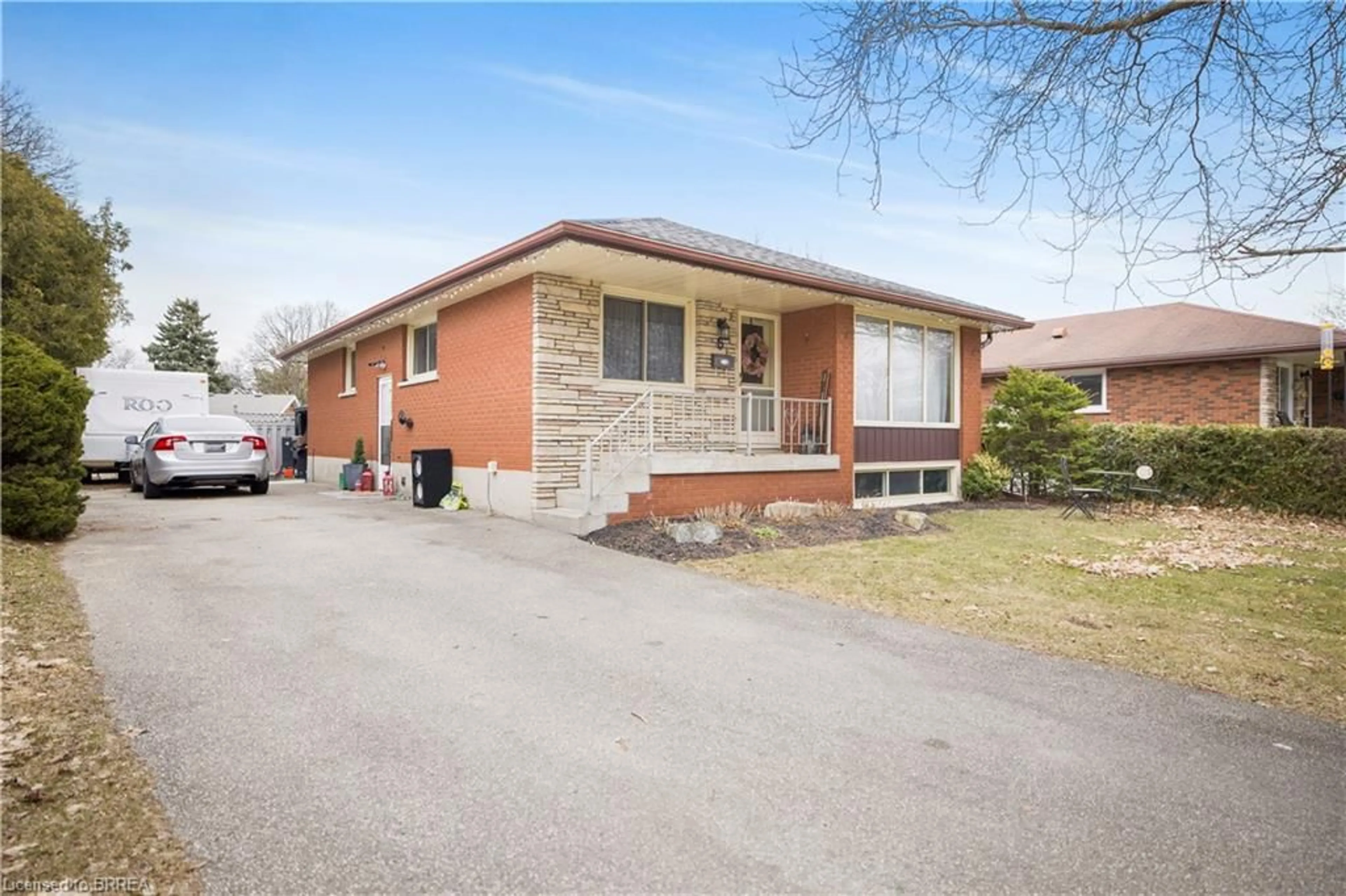Home with brick exterior material, street for 6 Robroy Crt, Brantford Ontario N3R 3E3