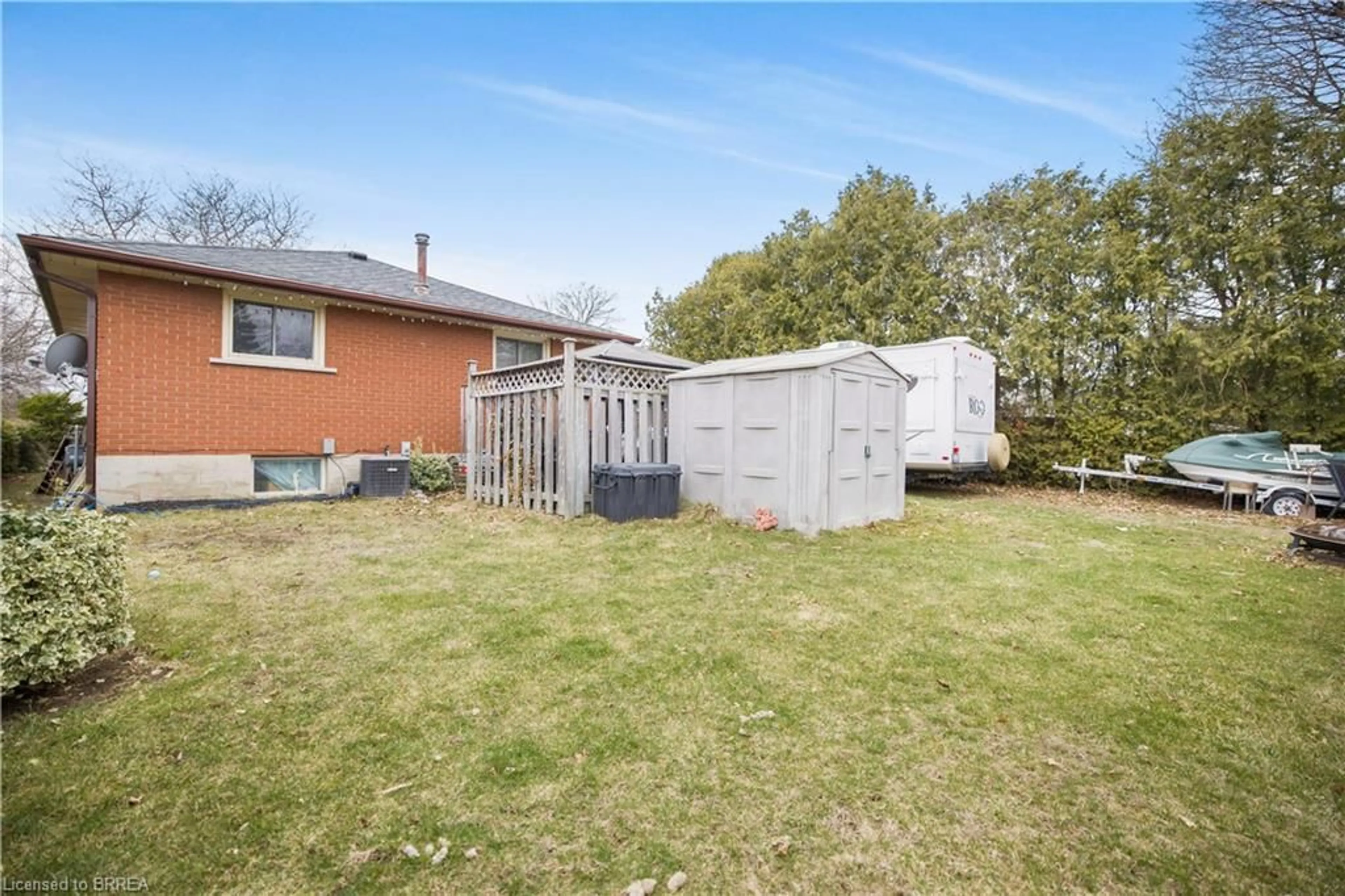Shed for 6 Robroy Crt, Brantford Ontario N3R 3E3
